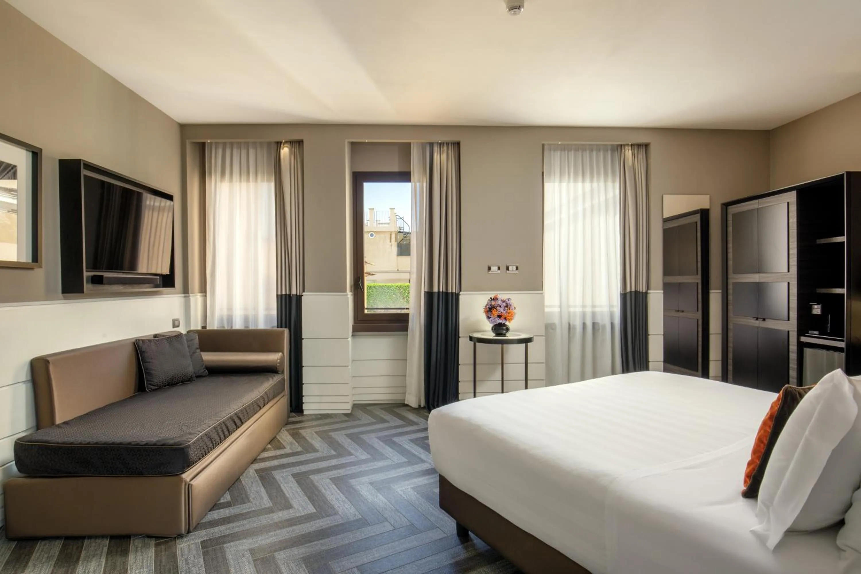 Photo of the whole room, Bed in The Tribune, part of JdV by Hyatt