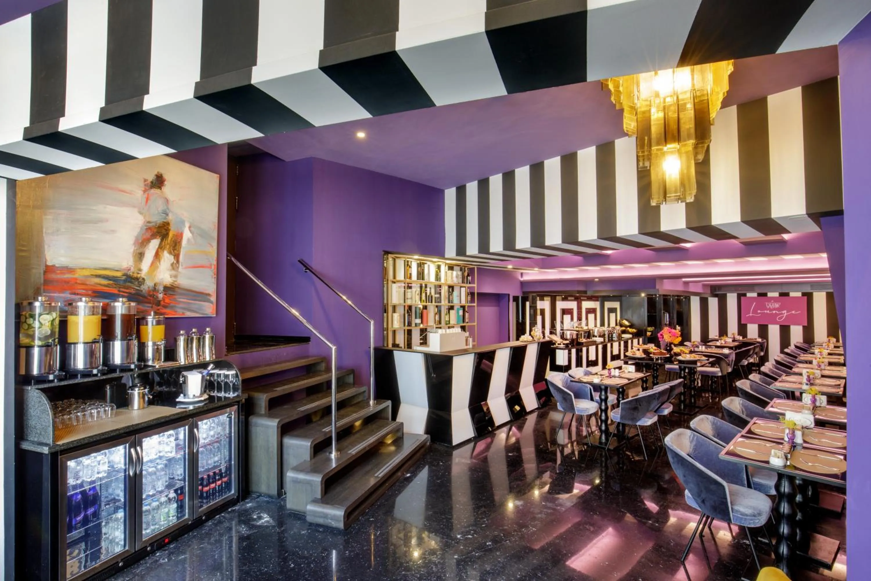 Buffet breakfast in The Tribune, part of JdV by Hyatt