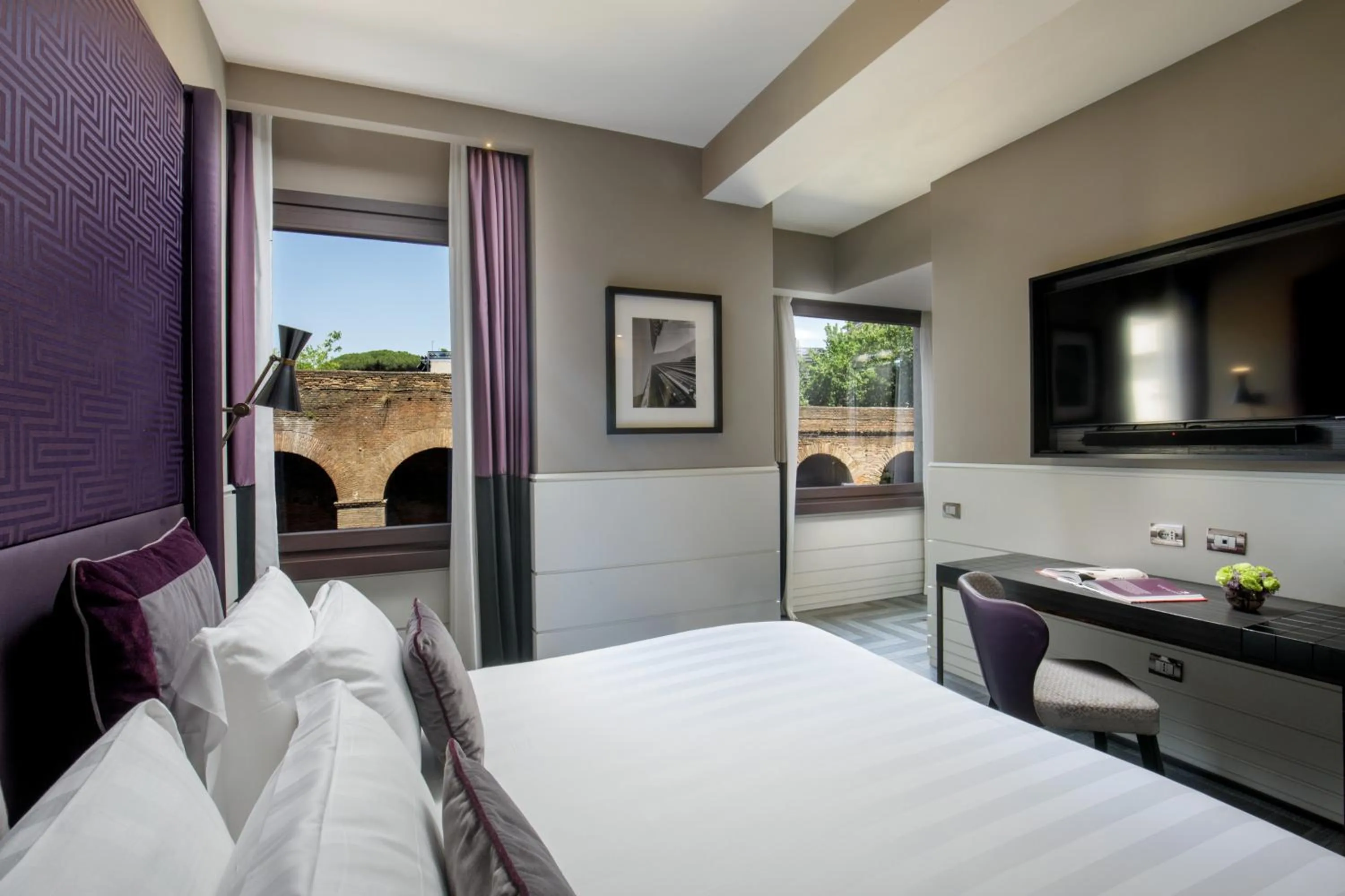 Photo of the whole room, Bed in The Tribune, part of JdV by Hyatt