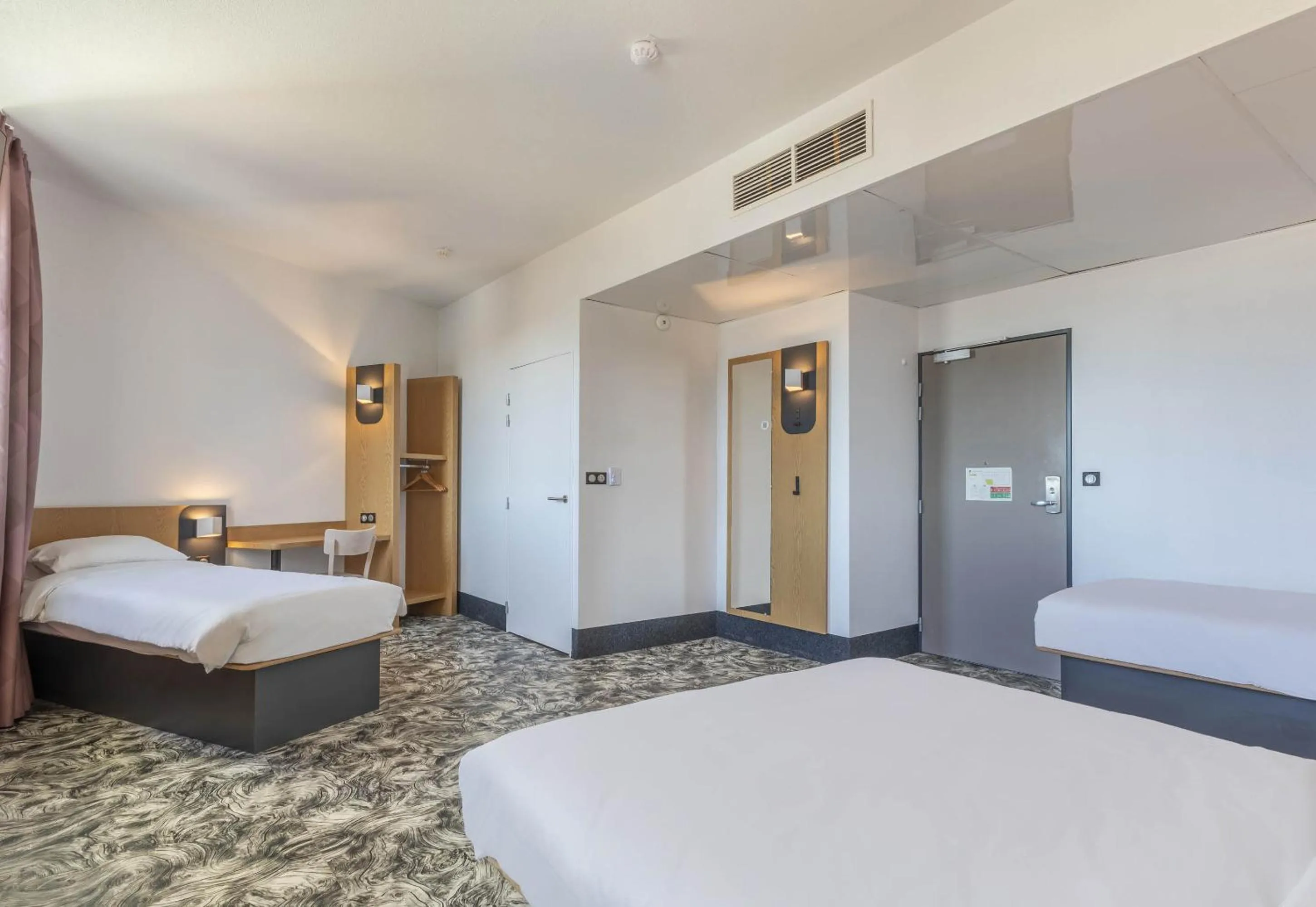 Bedroom, Bed in B&B HOTEL Marseille Les Ports