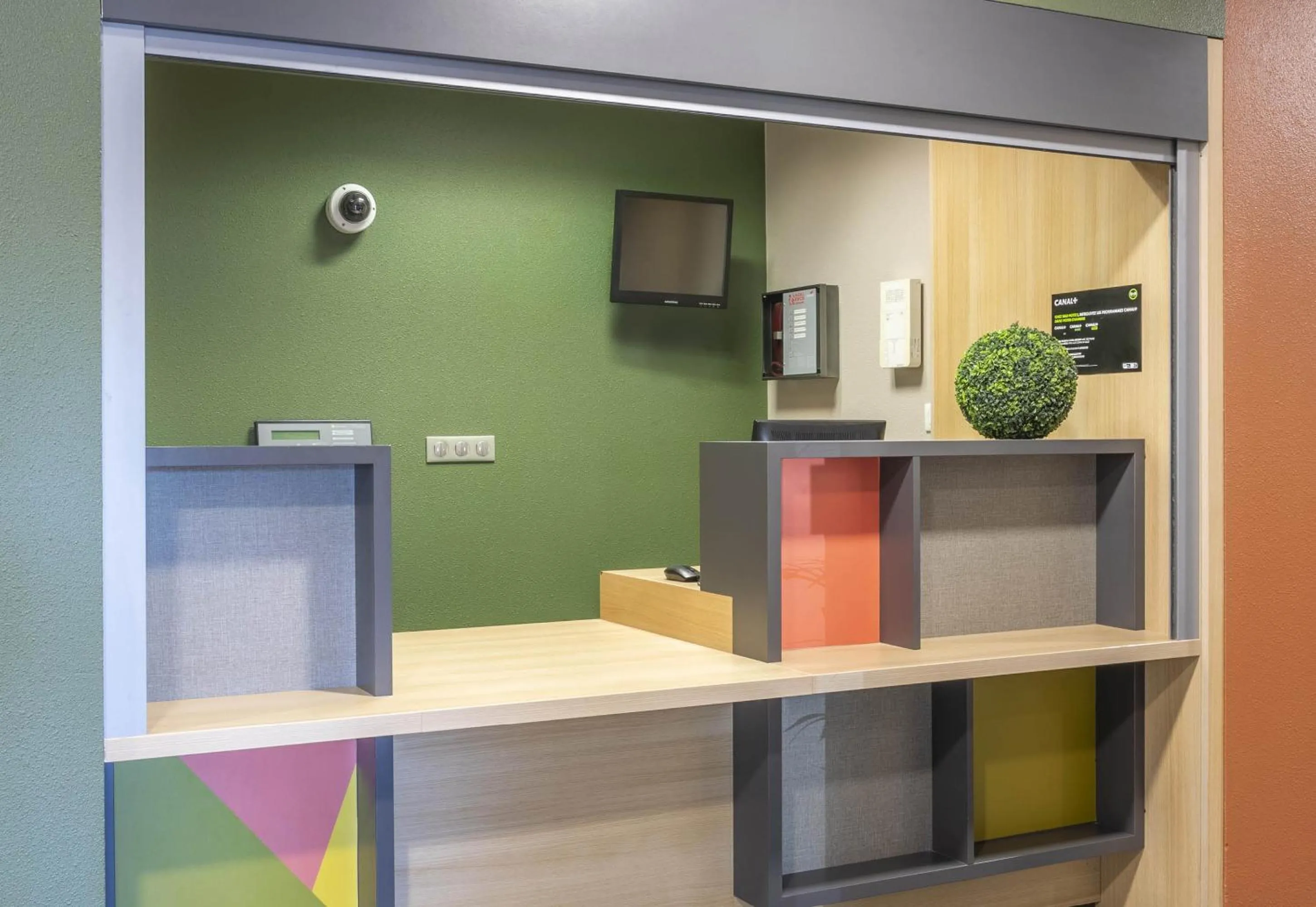 Lobby or reception in B&B HOTEL Marseille Les Ports