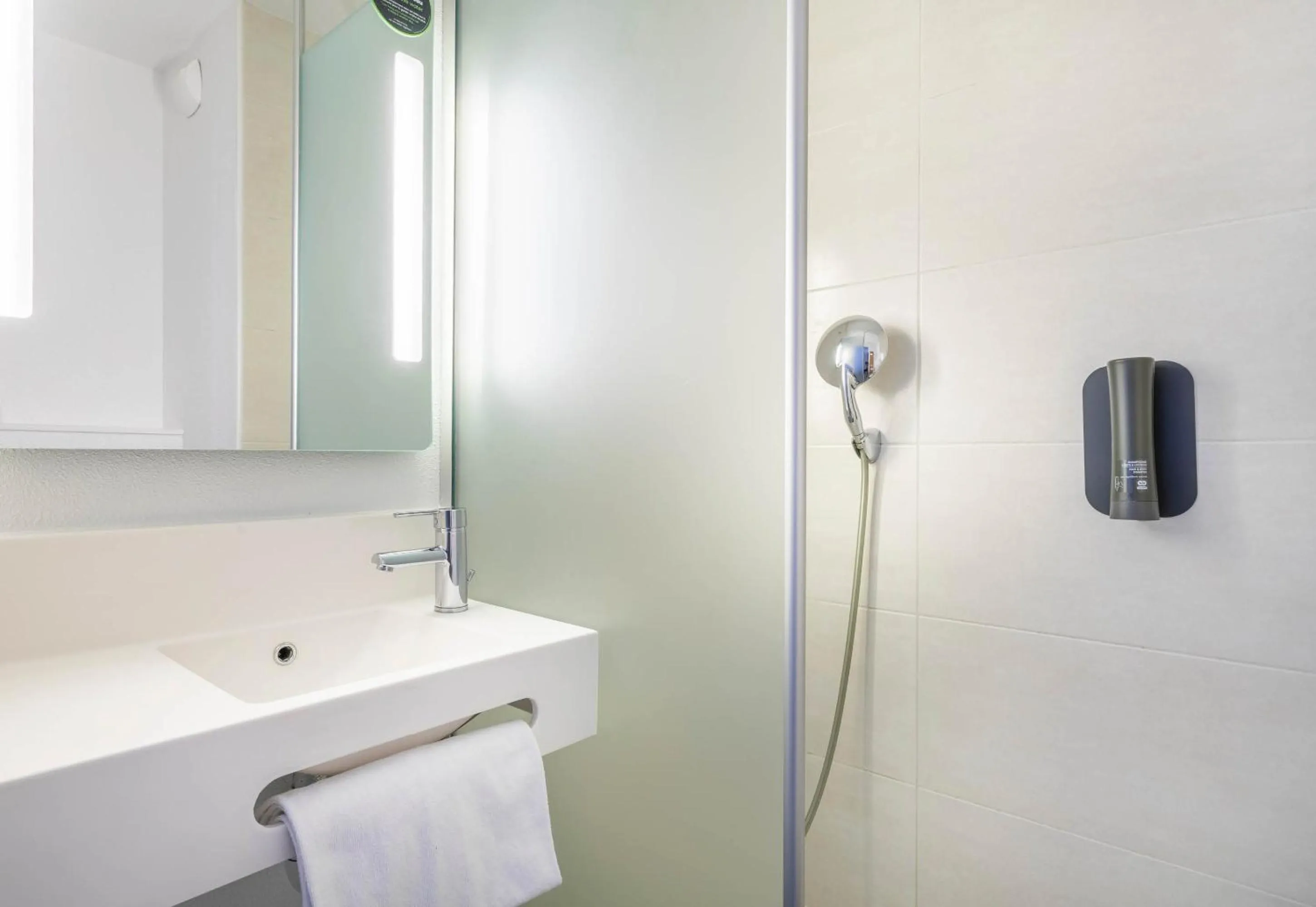 Bathroom in B&B HOTEL Marseille Les Ports