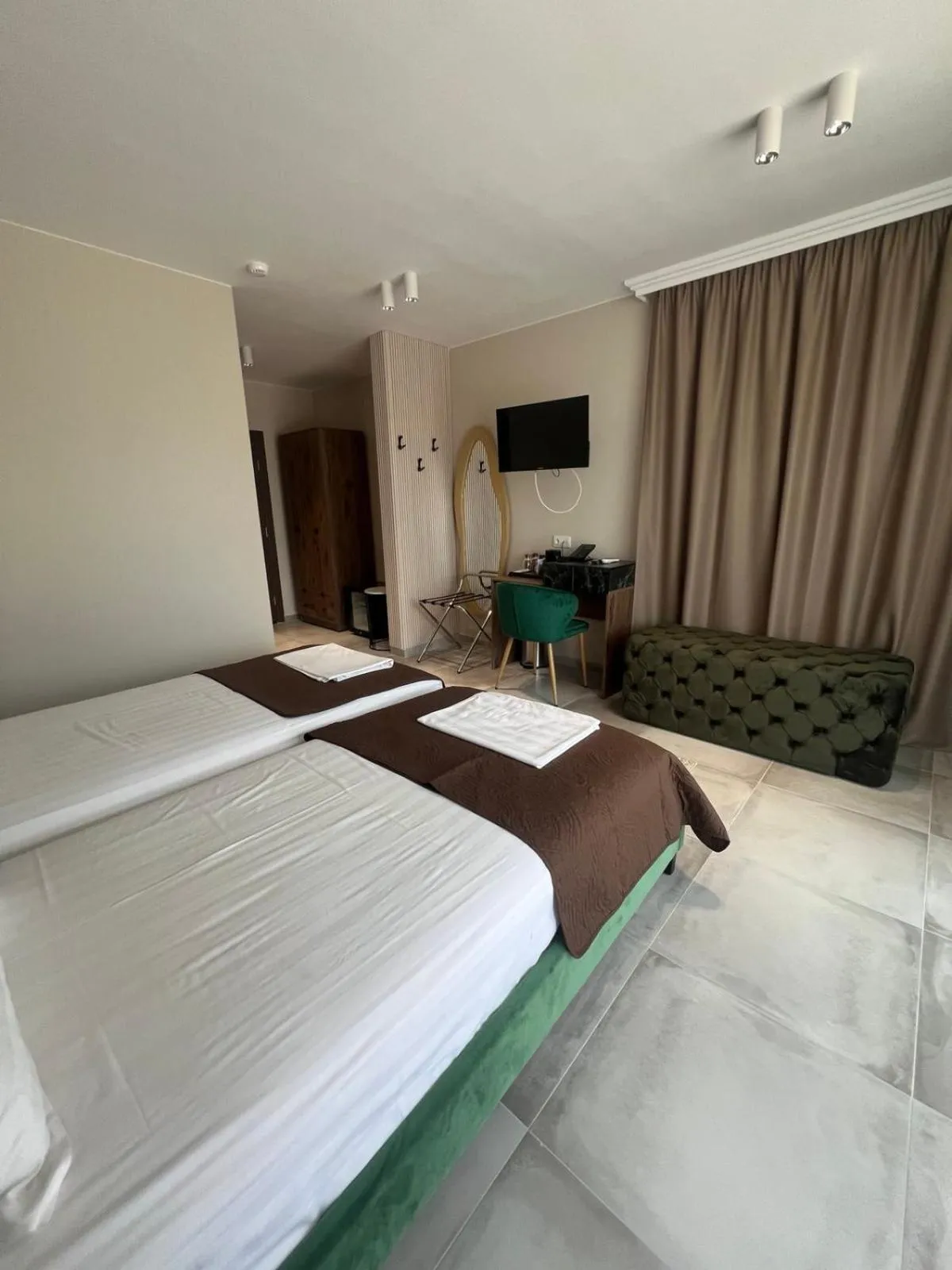 Communal lounge/ TV room in Hotel Central