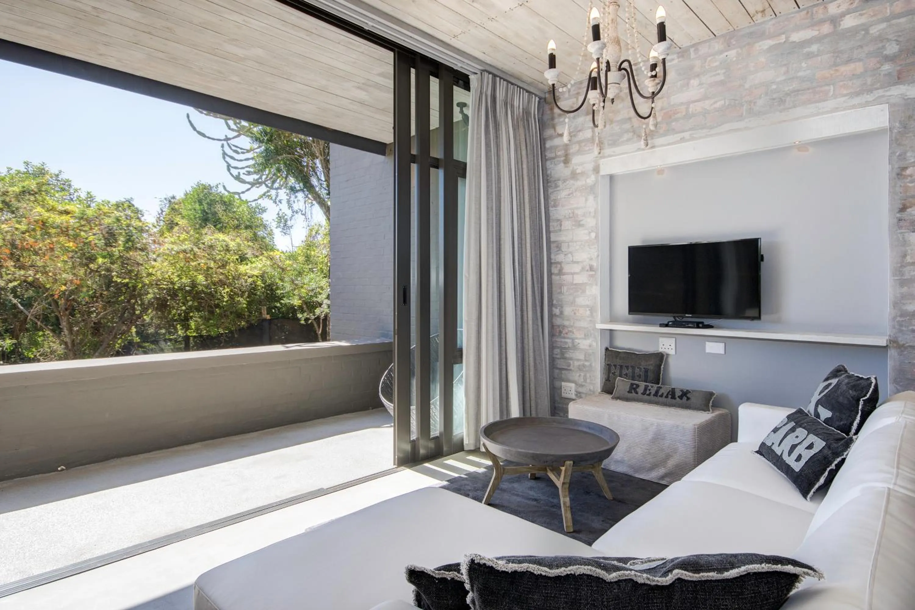 TV and multimedia in The House Quarters