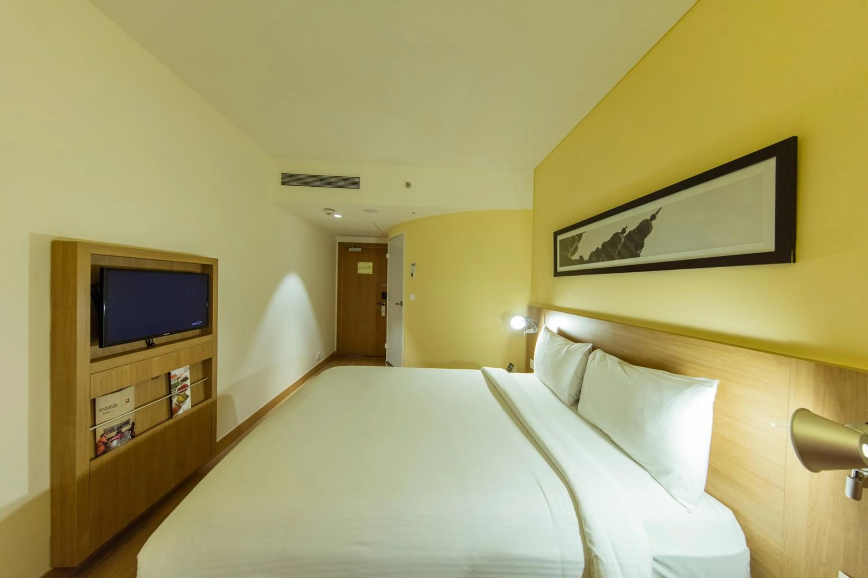 Bedroom, Bed in Ibis Chennai OMR - An Accor Brand