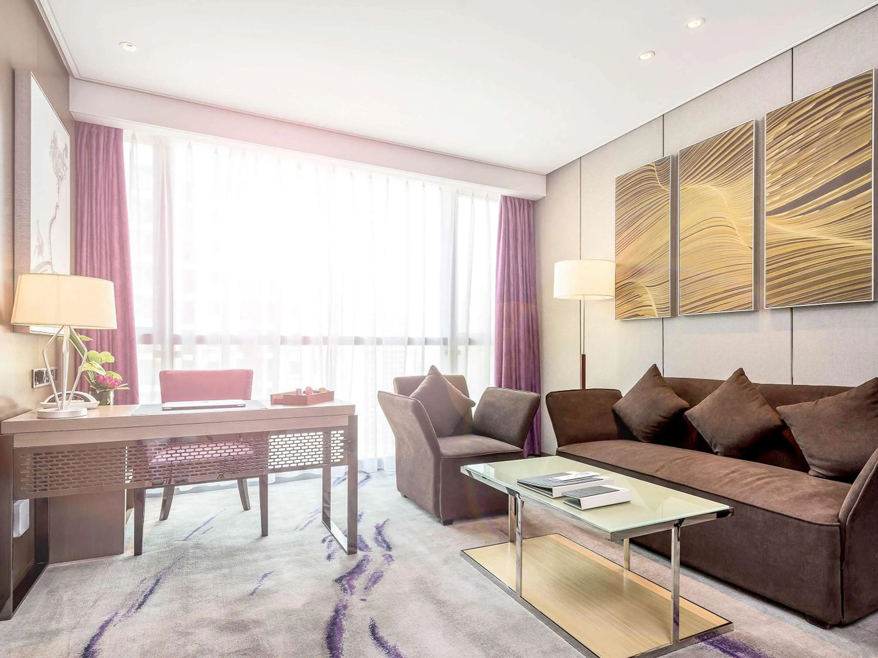 Photo of the whole room, Seating Area in Novotel Xi'an SCPG