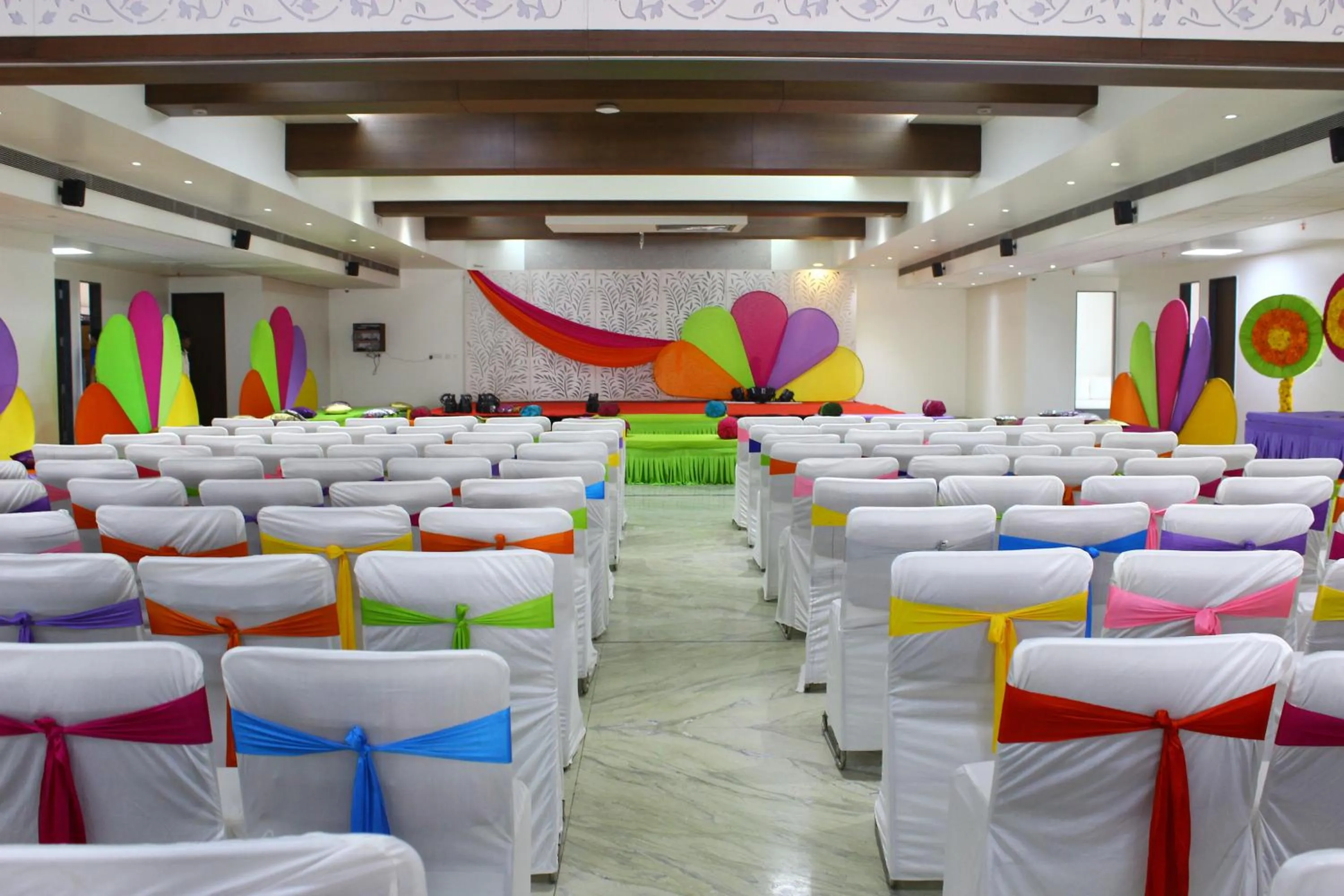 Meeting/conference room in Comfort Inn Donil Vadodara