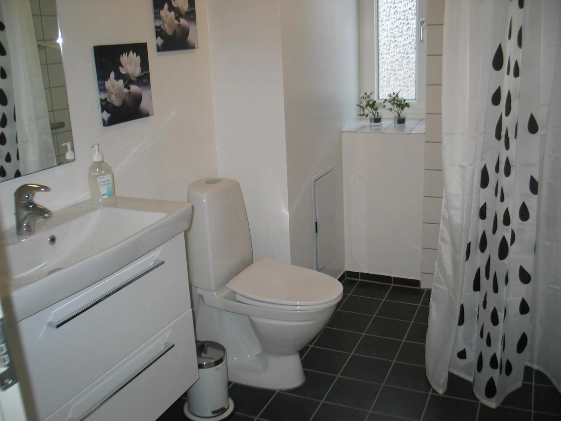 Bathroom in Aalborg City Rooms ApS