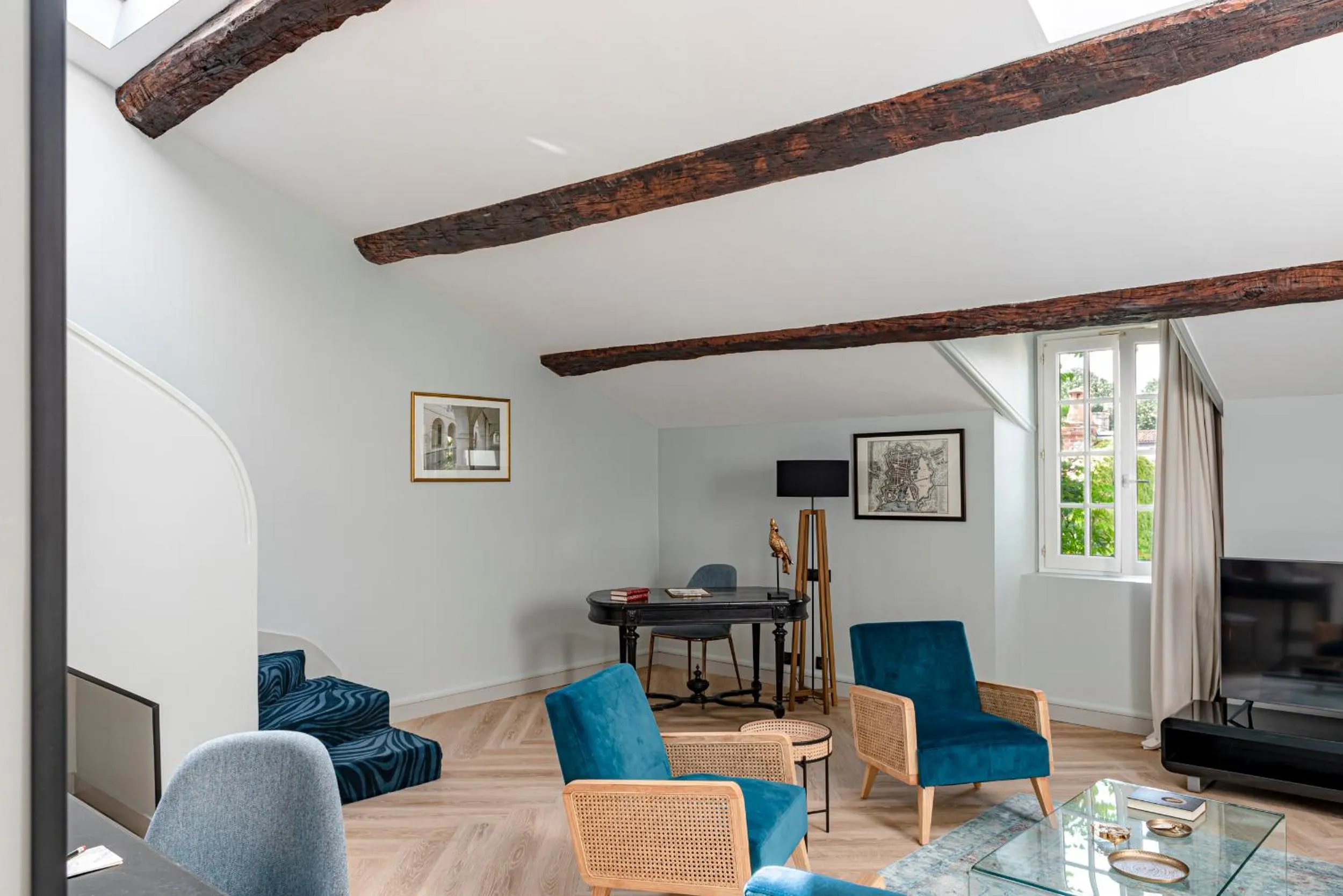 Photo of the whole room in Maison des Ambassadeurs