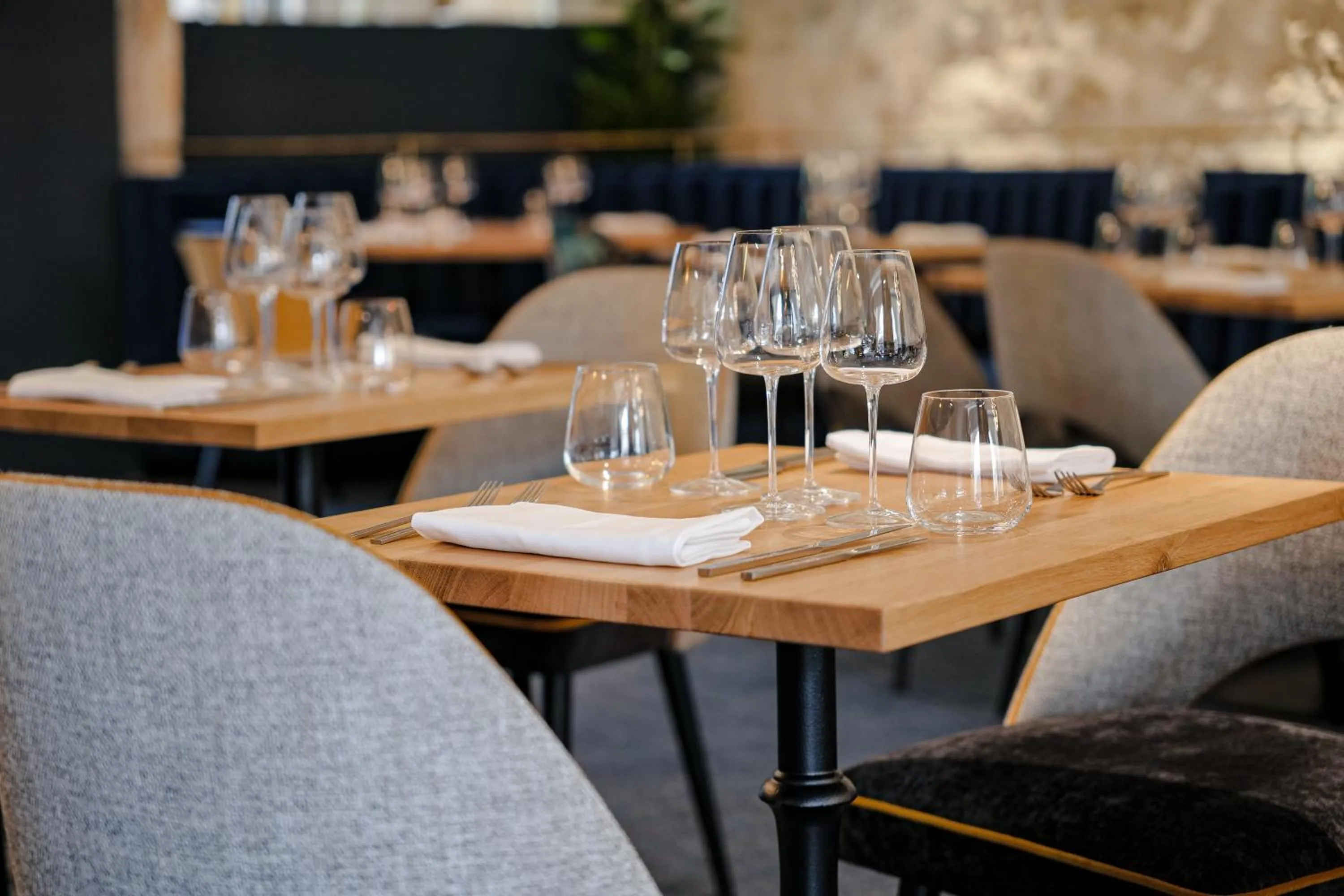 Restaurant/places to eat in Maison des Ambassadeurs