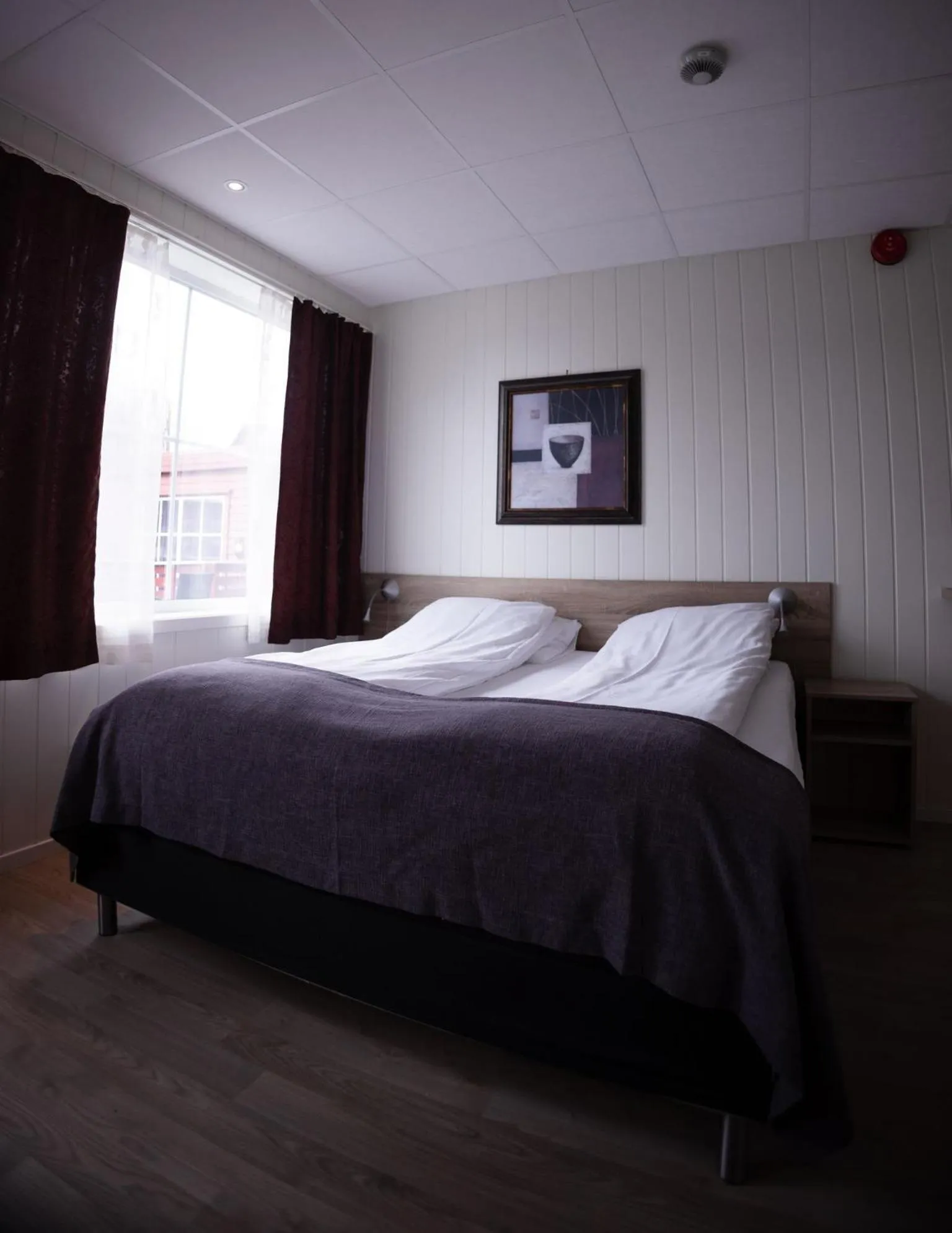 Bed in Askvoll Fjordhotell