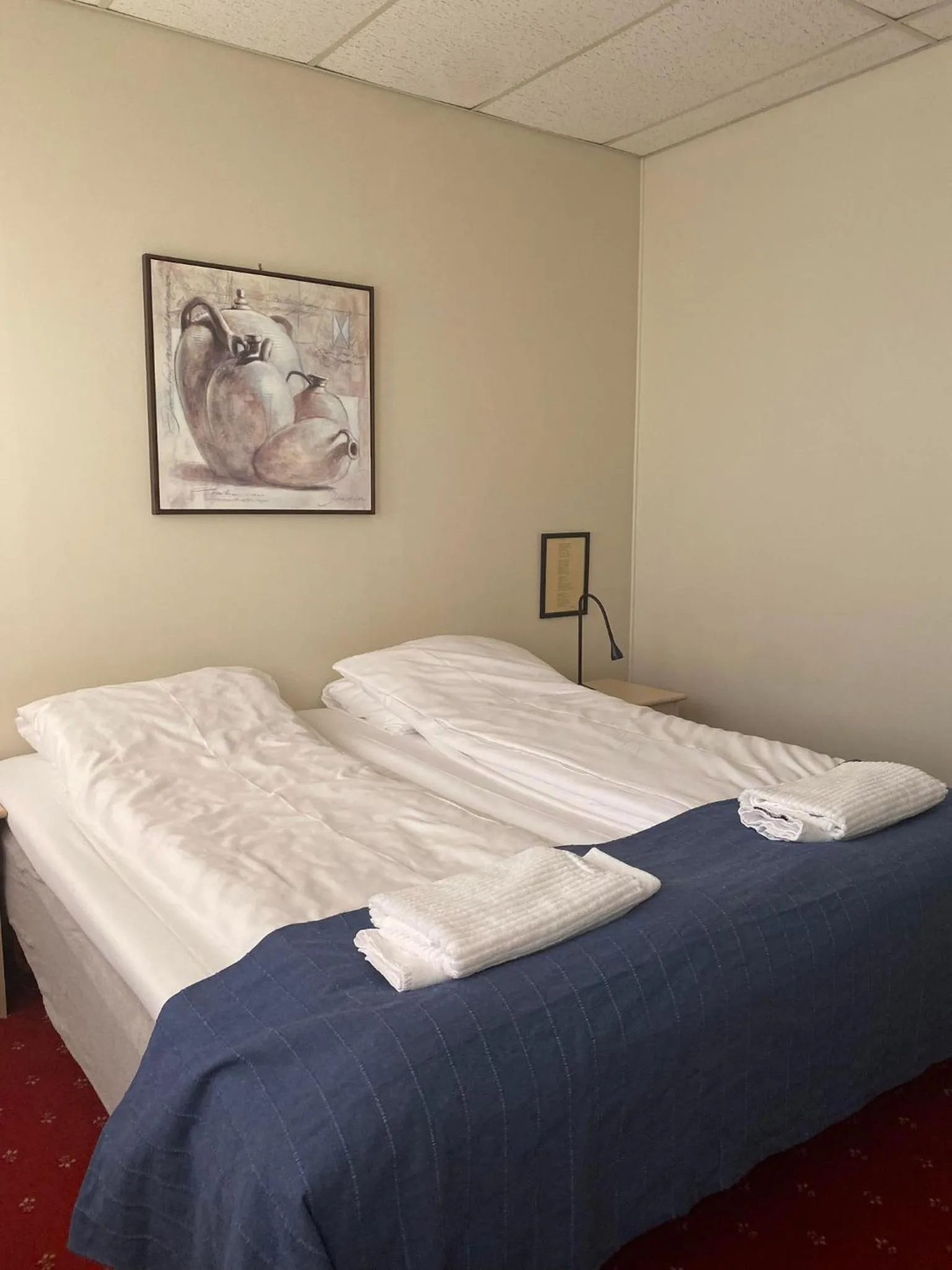 Bed in Askvoll Fjordhotell