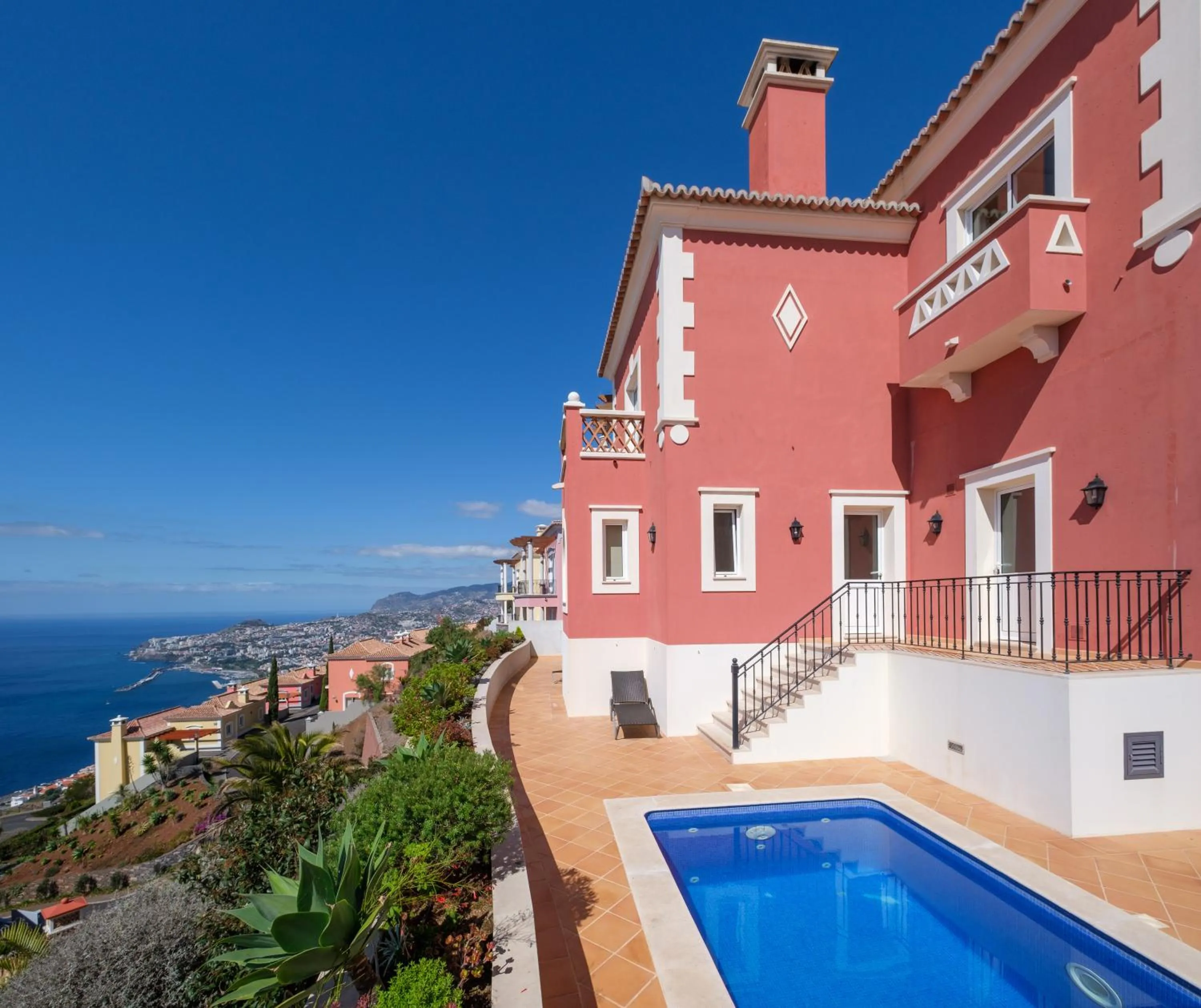 Swimming pool in Palheiro Village Resort