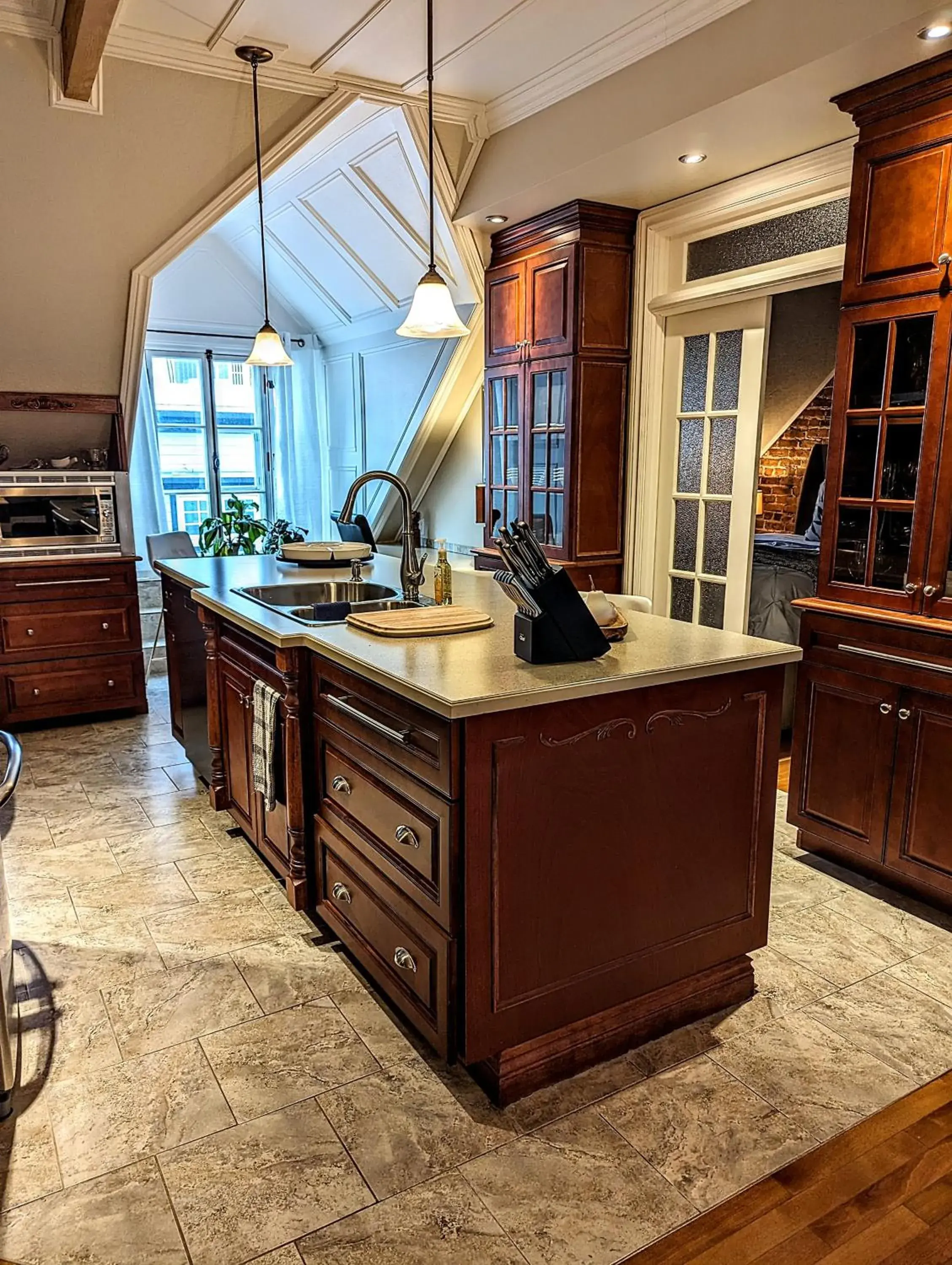 Deluxe Queen Suite in Auberge J.A Moisan Deluxe Queen Suite in Auberge J.A Moisan