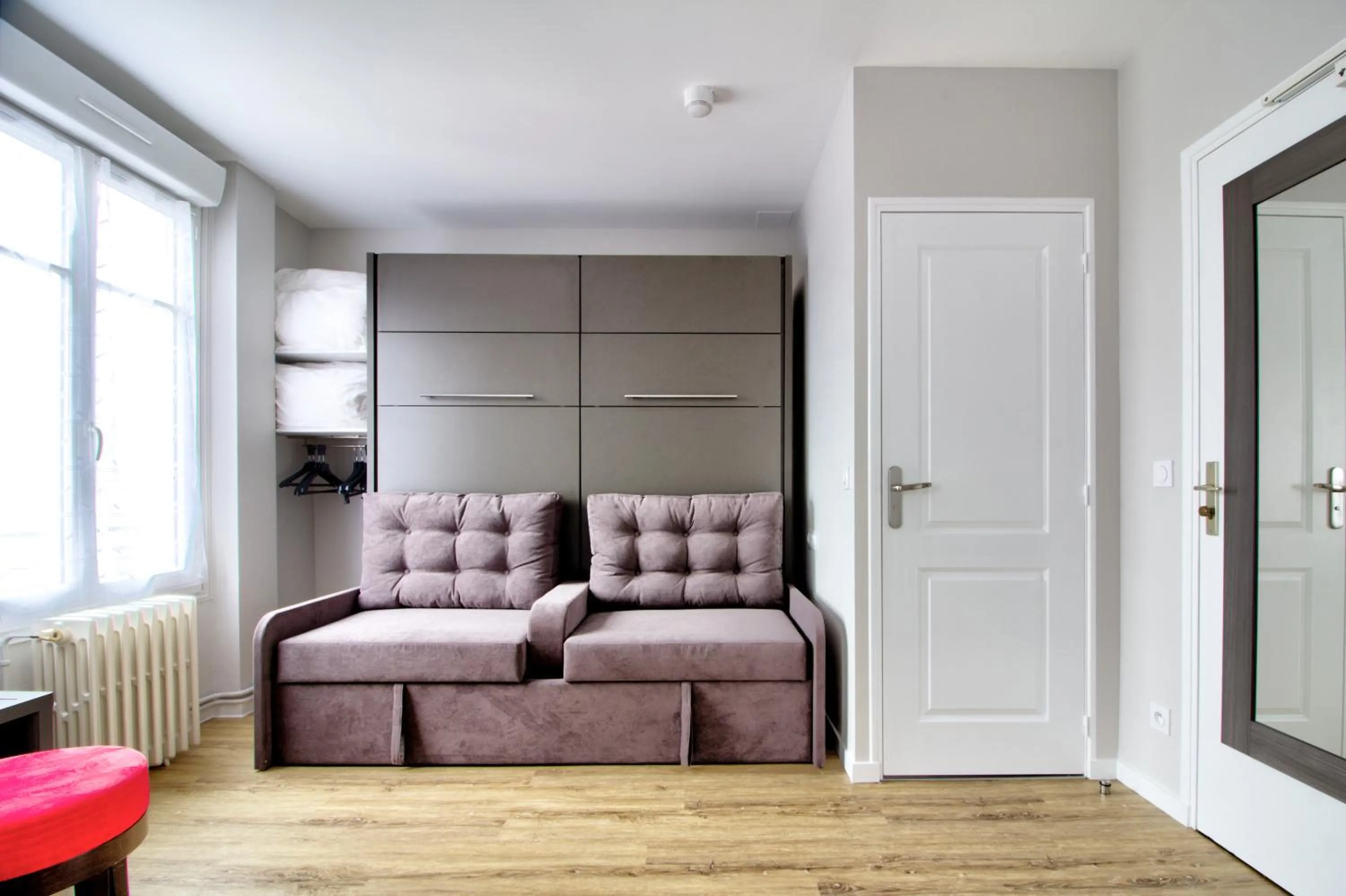 Family in Logis Hôtel Des Châteaux De La Loire