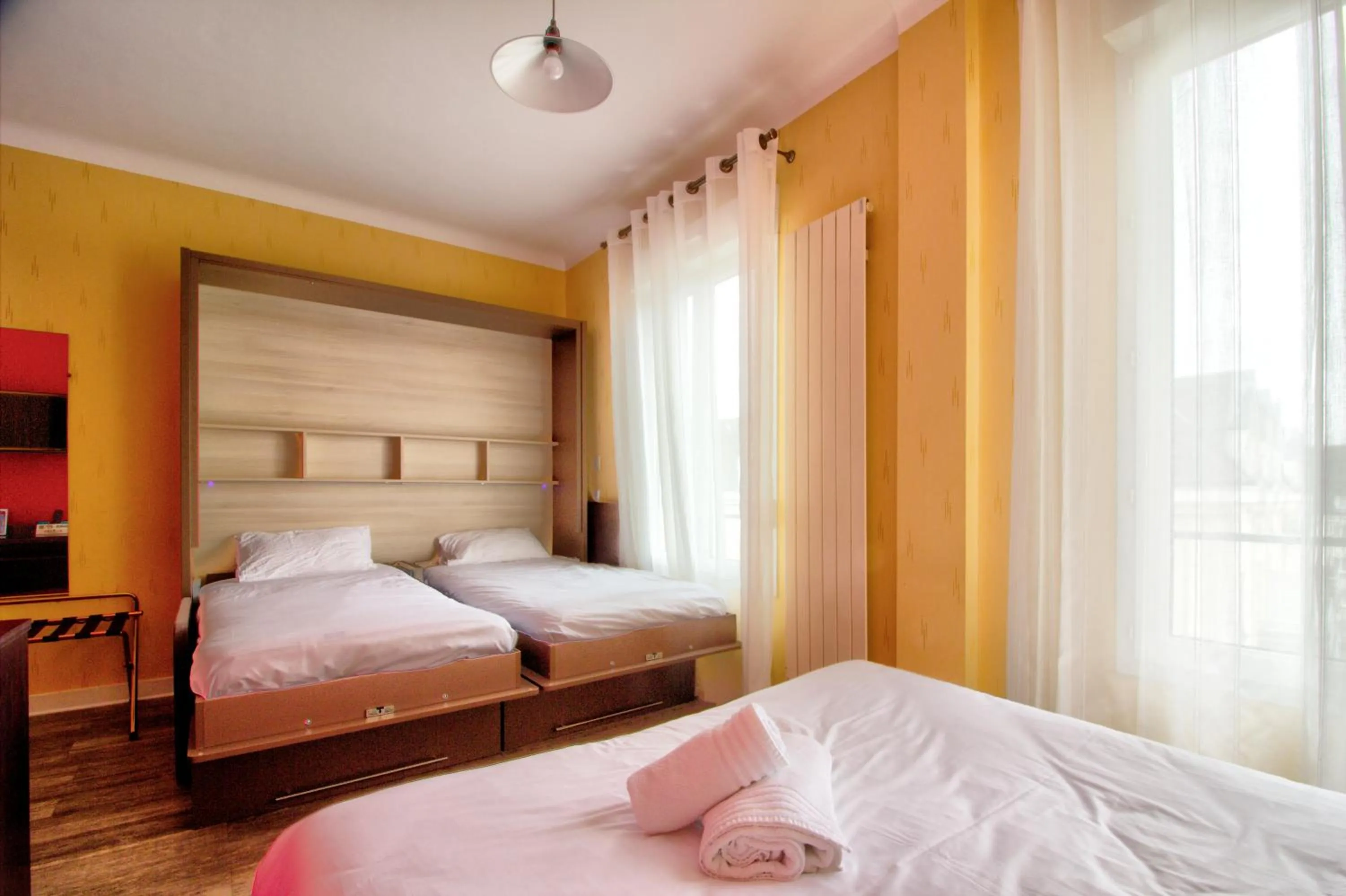 Family, Bed in Logis Hôtel Des Châteaux De La Loire