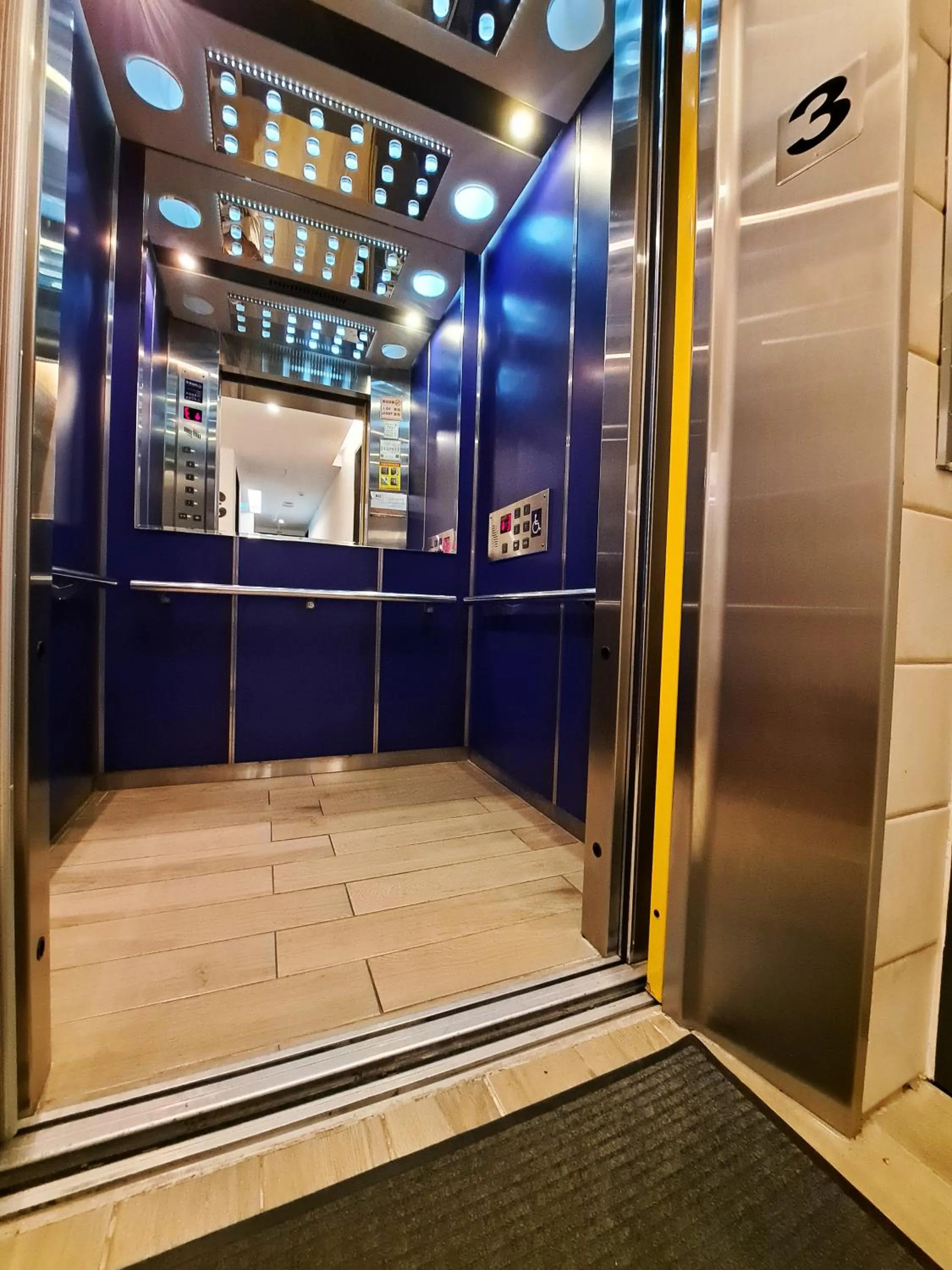 elevator in Hiinn B&B