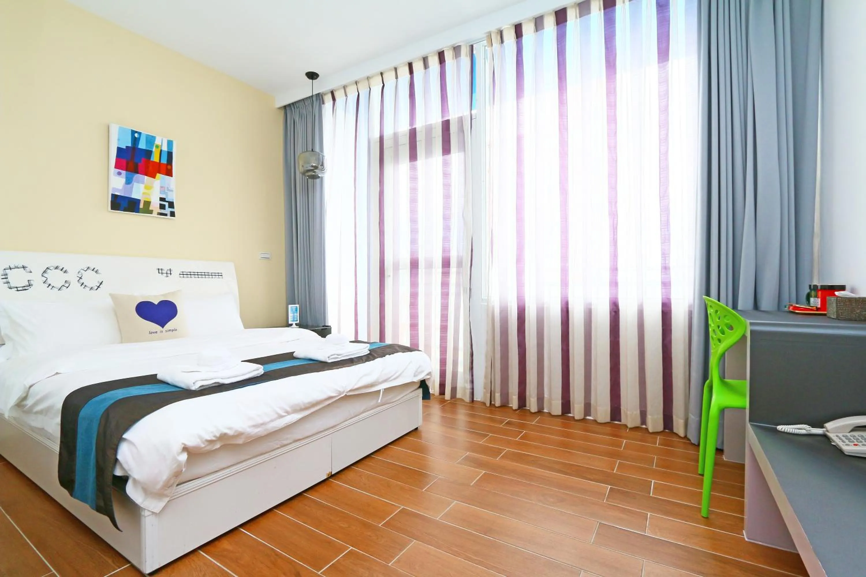 Photo of the whole room, Bed in Hiinn B&B