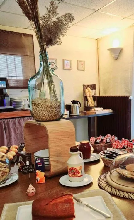 Buffet breakfast in Logis Hôtel Le Mistral - Restaurant - Montélimar Sud