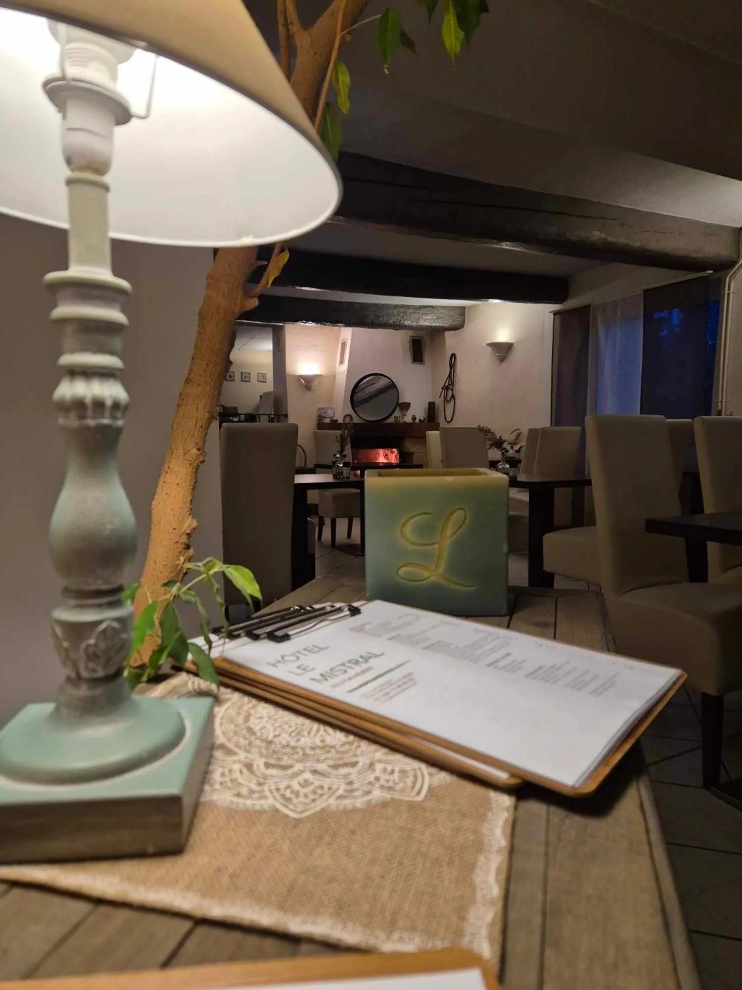 Lobby or reception in Logis Hôtel Le Mistral - Restaurant - Montélimar Sud