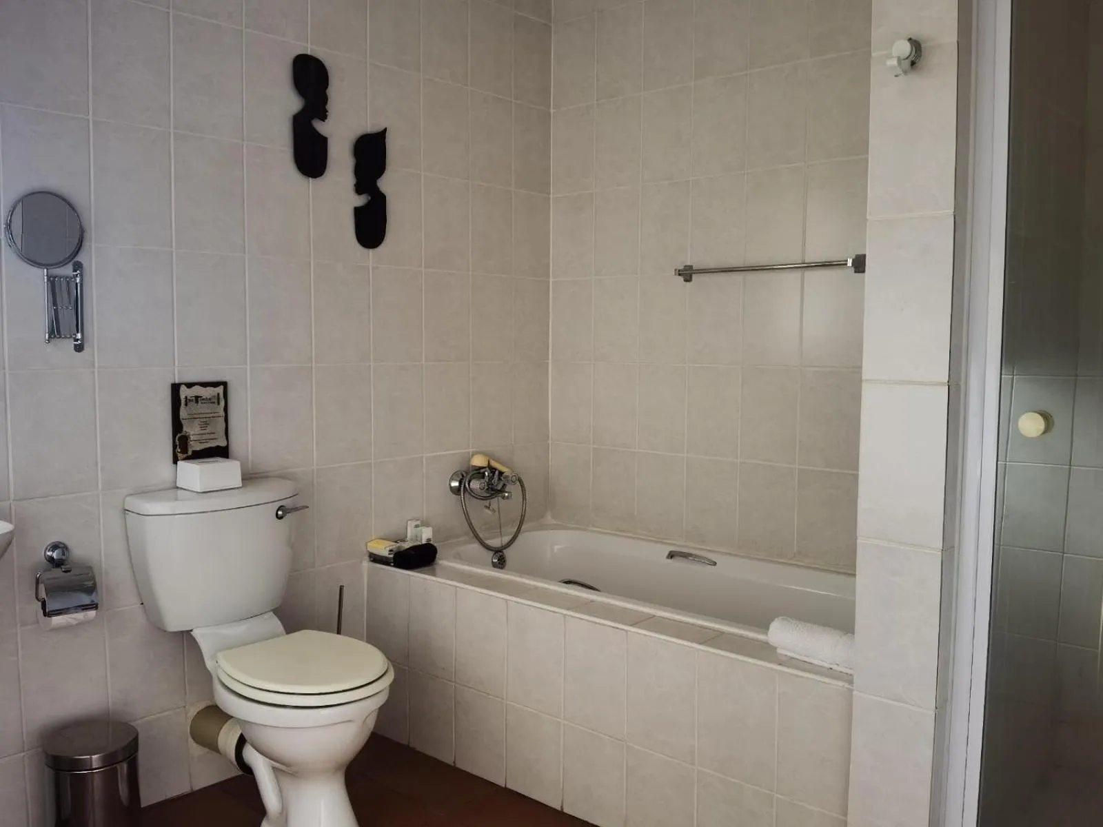 Bathroom in Ipe Tombe Guest Lodge - Midrand