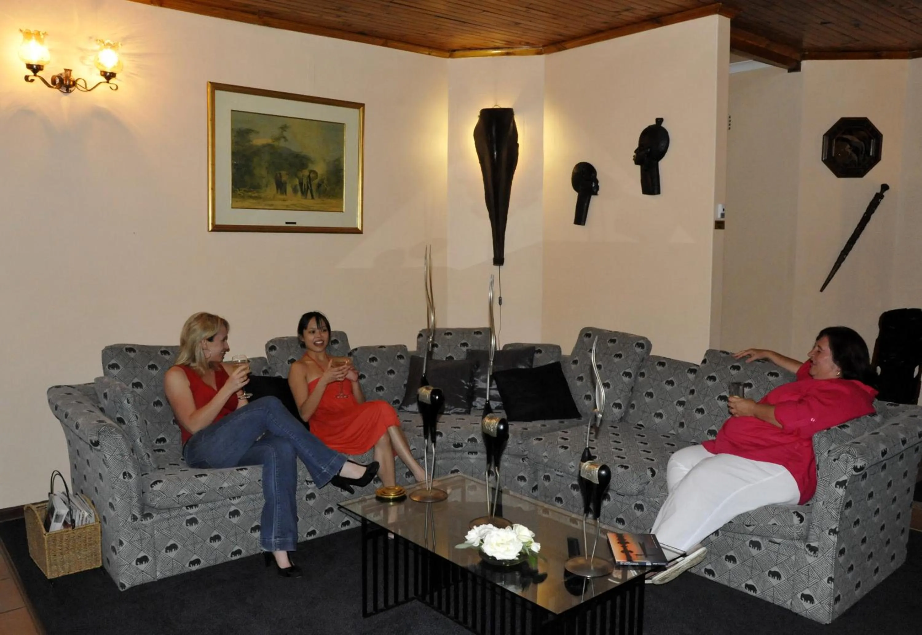 Communal lounge/ TV room in Ipe Tombe Guest Lodge - Midrand