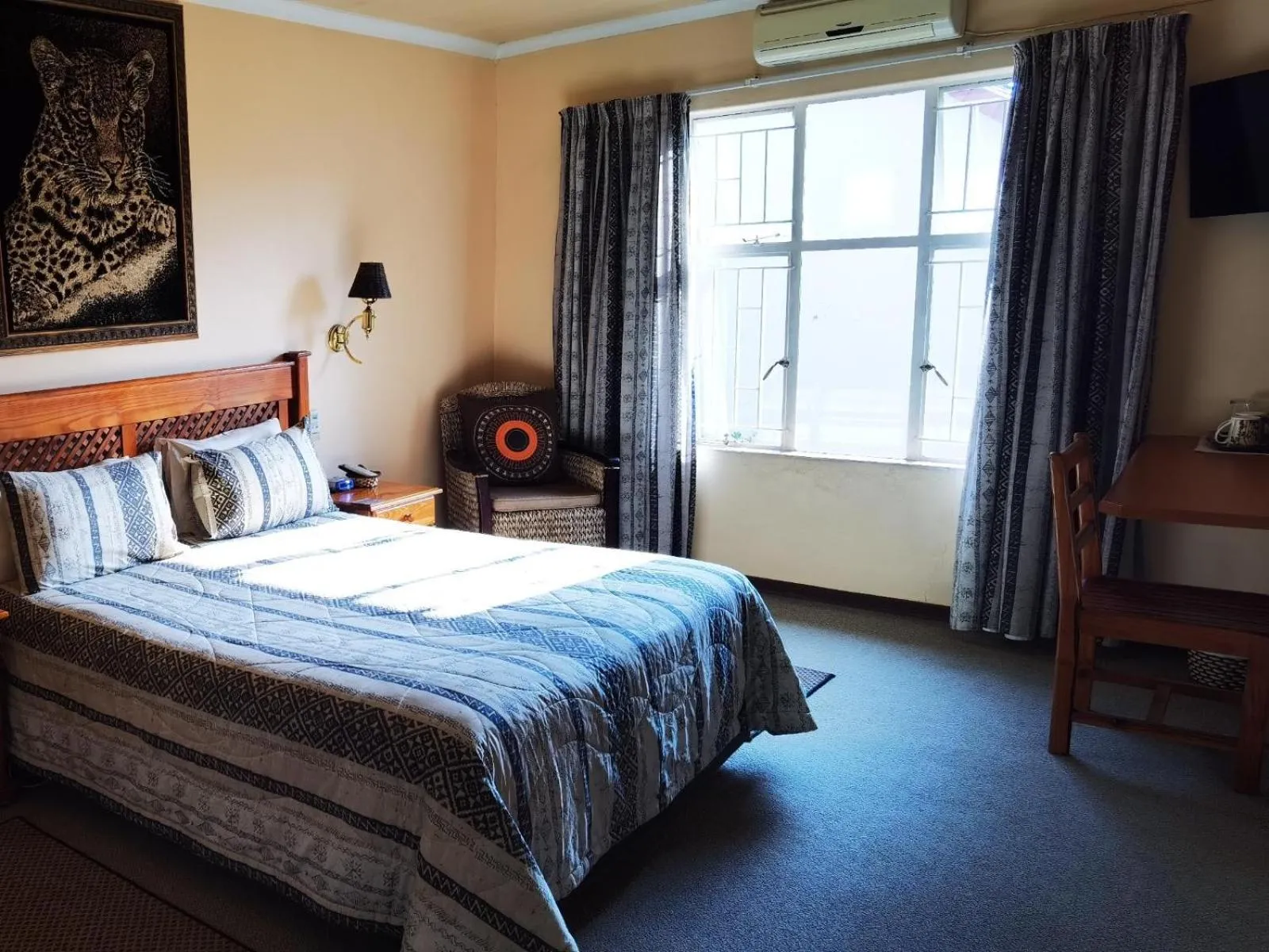 Bedroom, Bed in Ipe Tombe Guest Lodge - Midrand