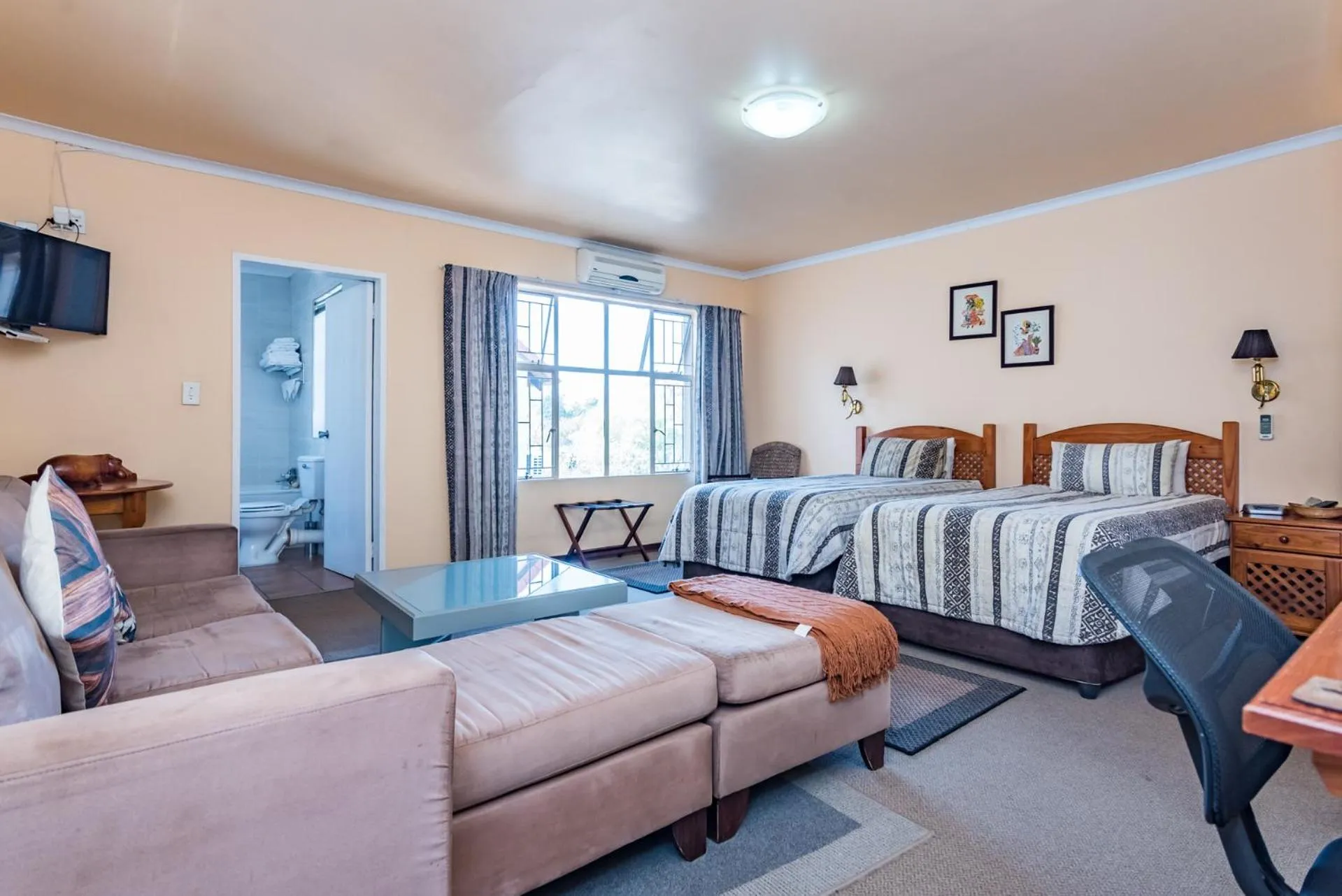 Bedroom, Bed in Ipe Tombe Guest Lodge - Midrand