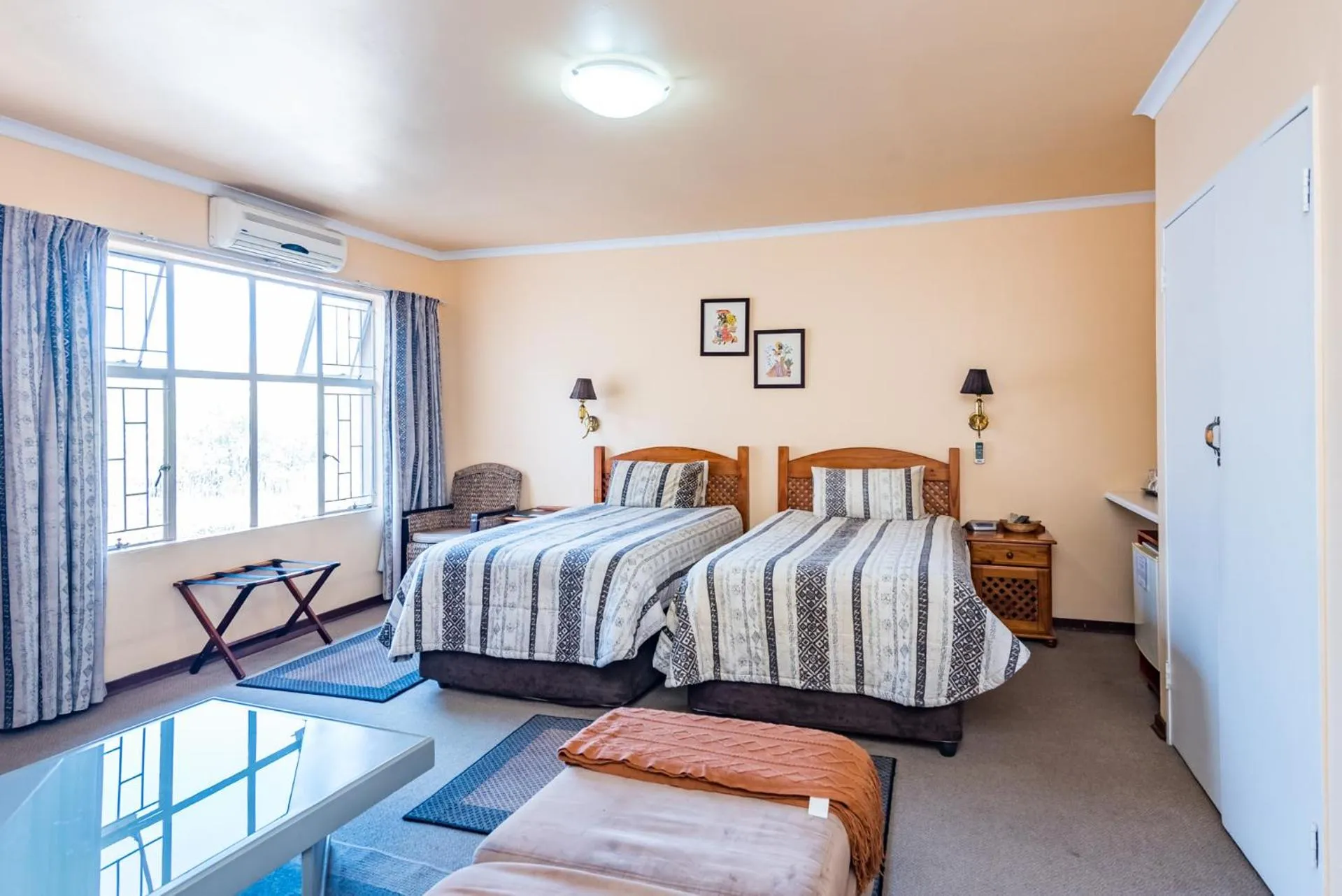 Bedroom, Bed in Ipe Tombe Guest Lodge - Midrand