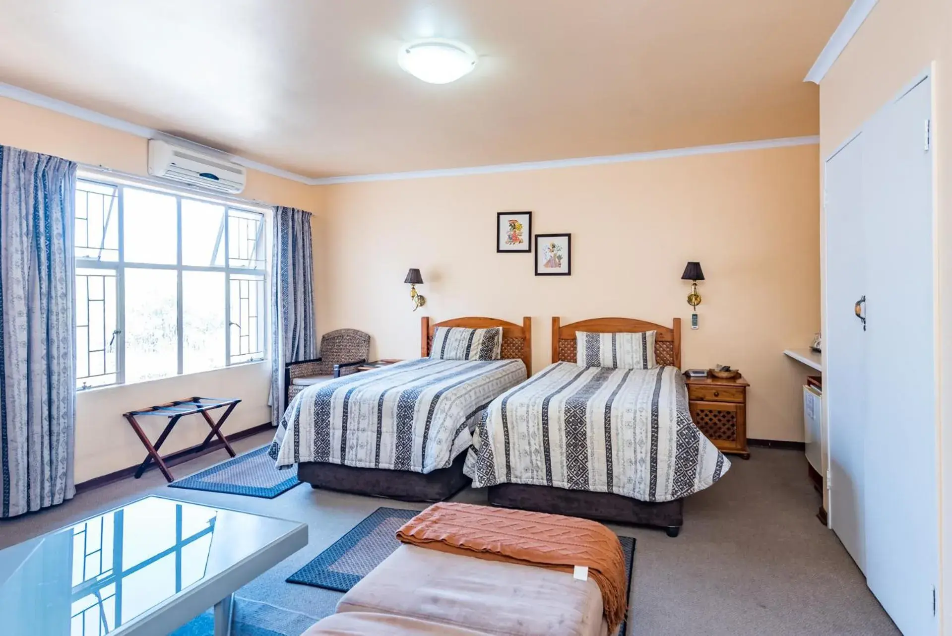Double or Twin Room in Ipe Tombe Guest Lodge - Midrand Double or Twin Room in Ipe Tombe Guest Lodge - Midrand