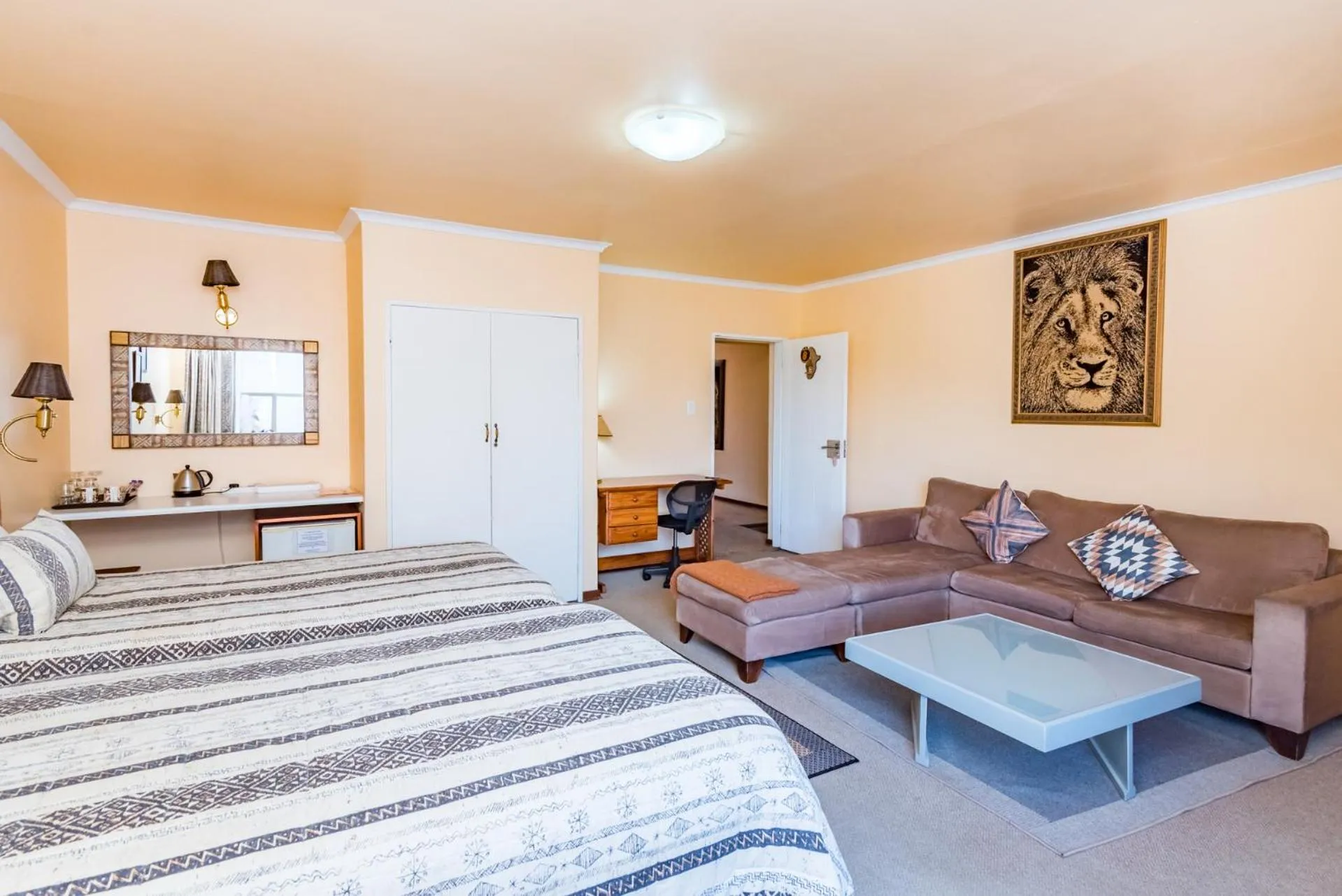 Bedroom, Bed in Ipe Tombe Guest Lodge - Midrand