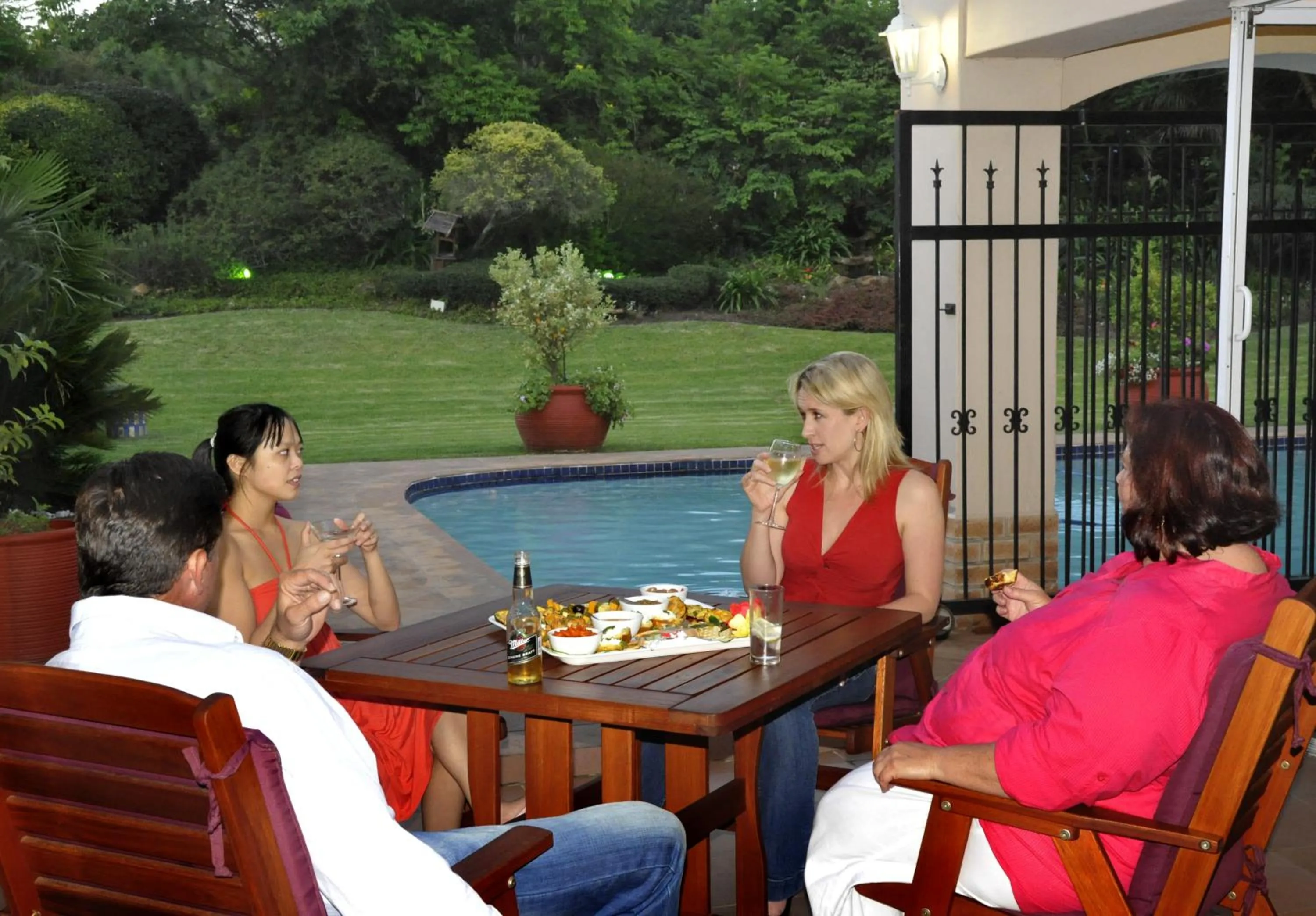 People in Ipe Tombe Guest Lodge - Midrand