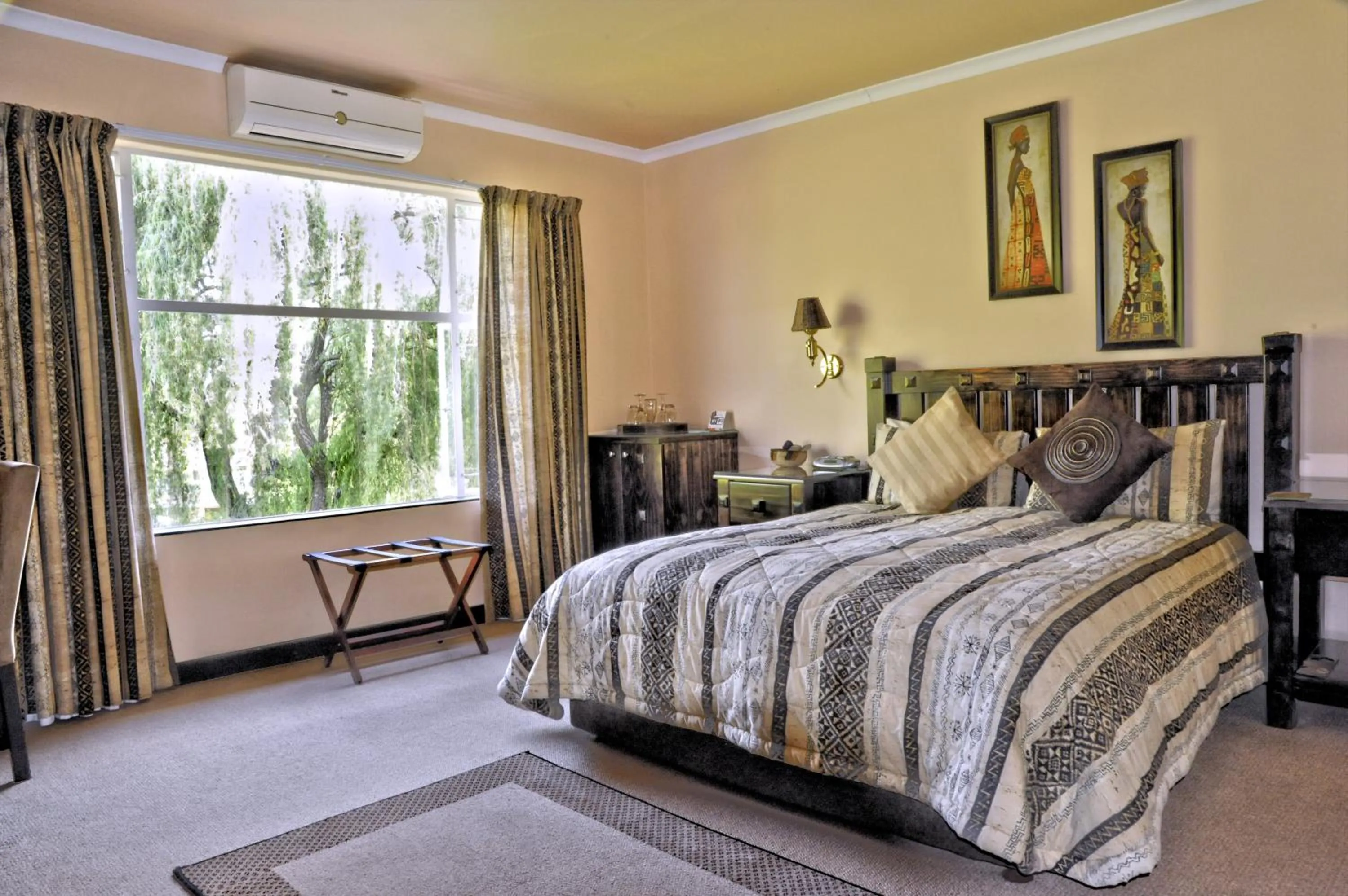 Bedroom, Bed in Ipe Tombe Guest Lodge - Midrand