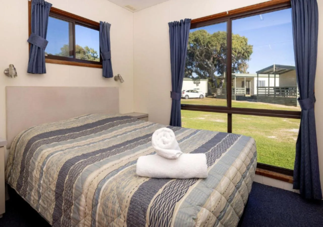 Bedroom, Bed in Echo Holiday Parks - Normanville