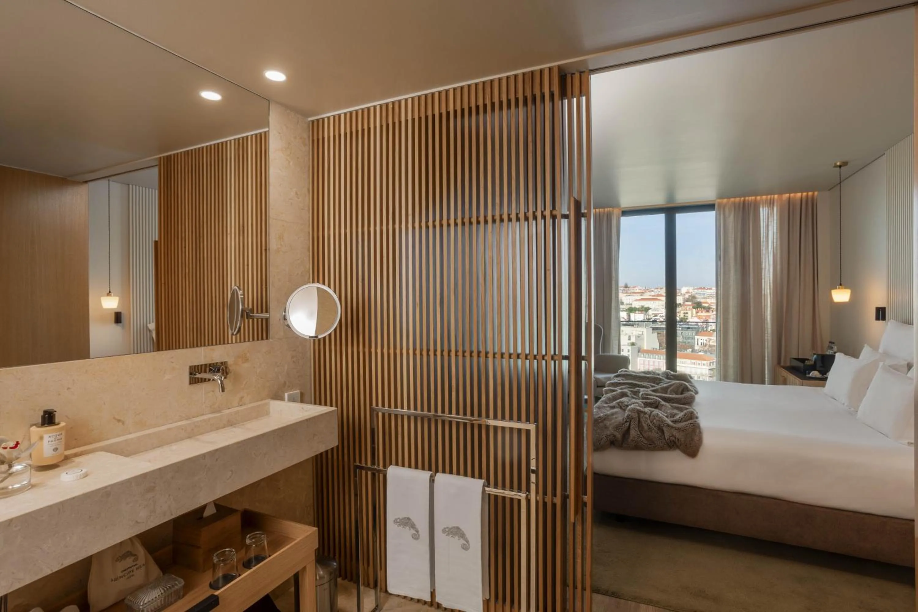 Bed in Memmo Príncipe Real, a Member of Design Hotels