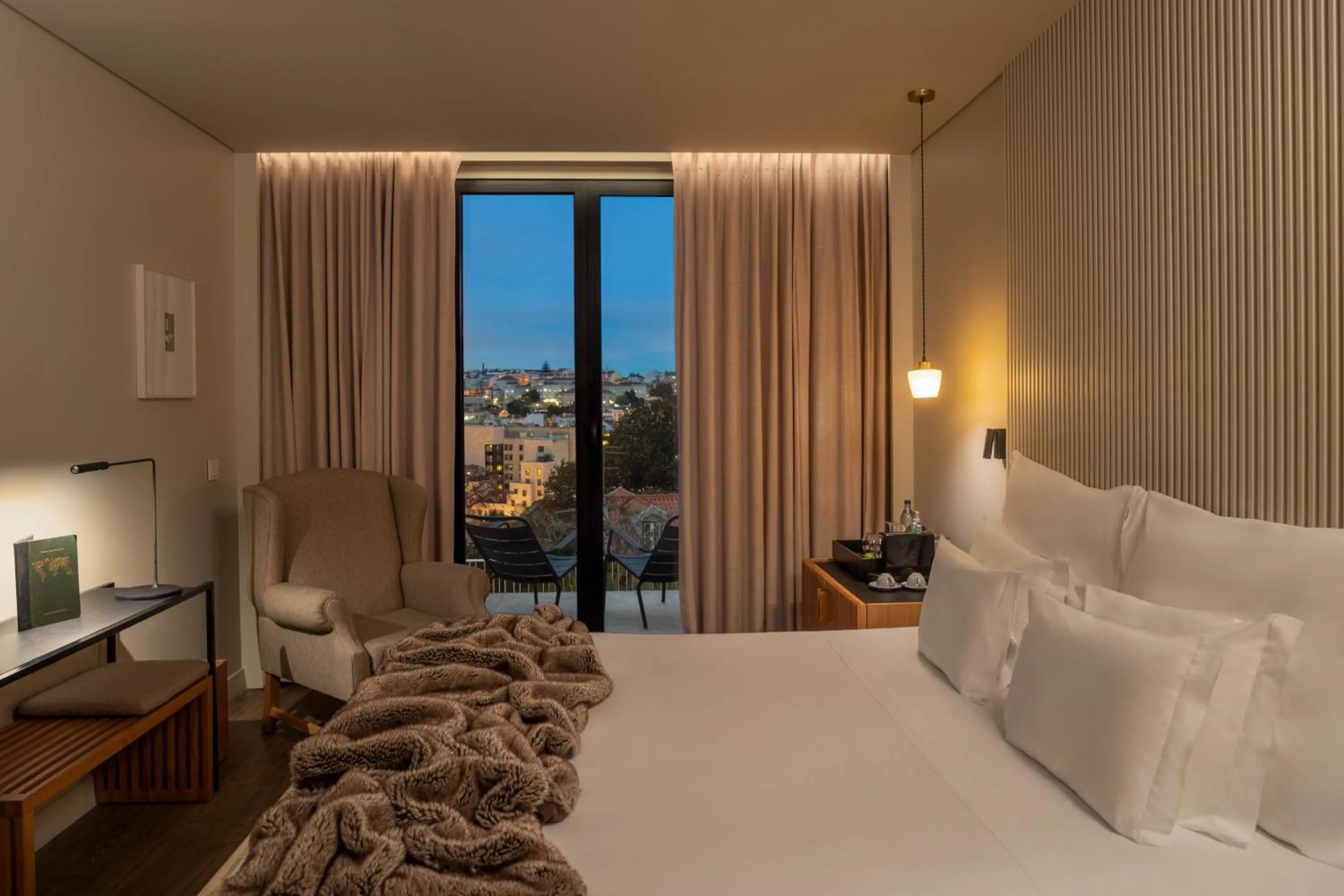 Bed in Memmo Príncipe Real, a Member of Design Hotels