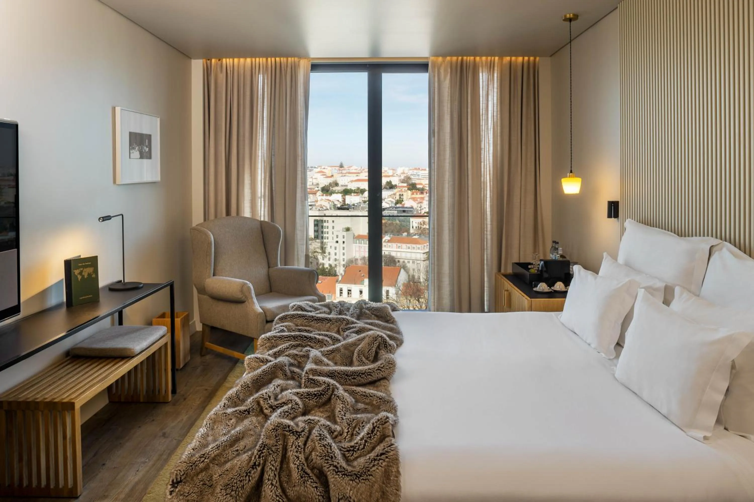 Bed in Memmo Príncipe Real, a Member of Design Hotels