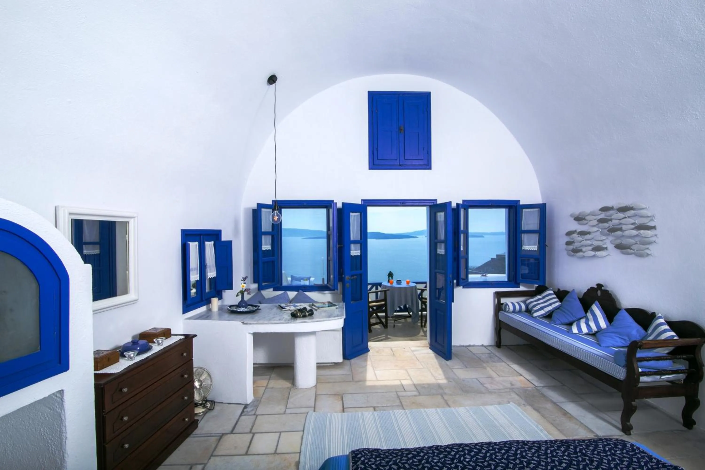 Photo of the whole room, Bed in Ifestio Villas Oia