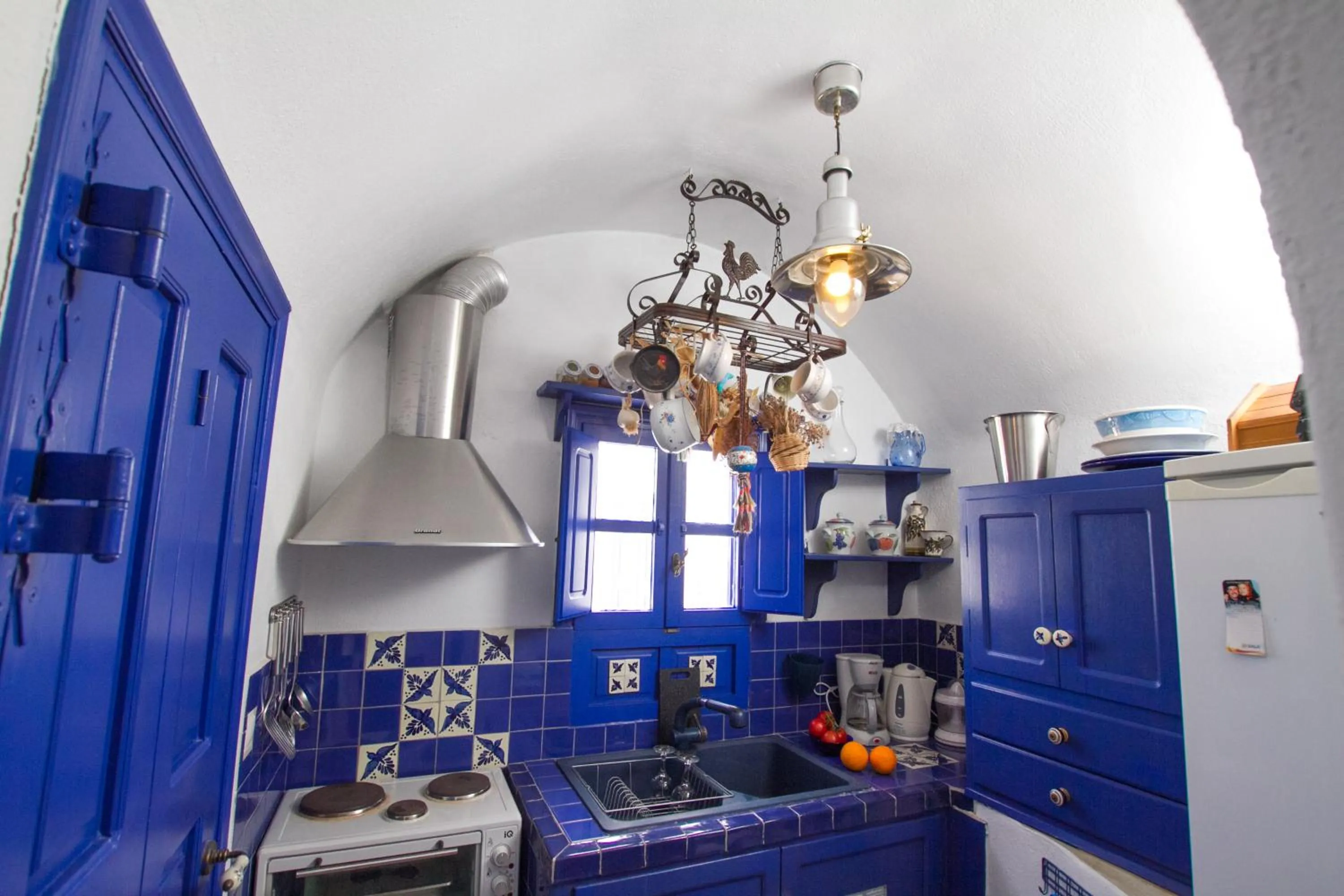 Kitchen or kitchenette in Ifestio Villas Oia