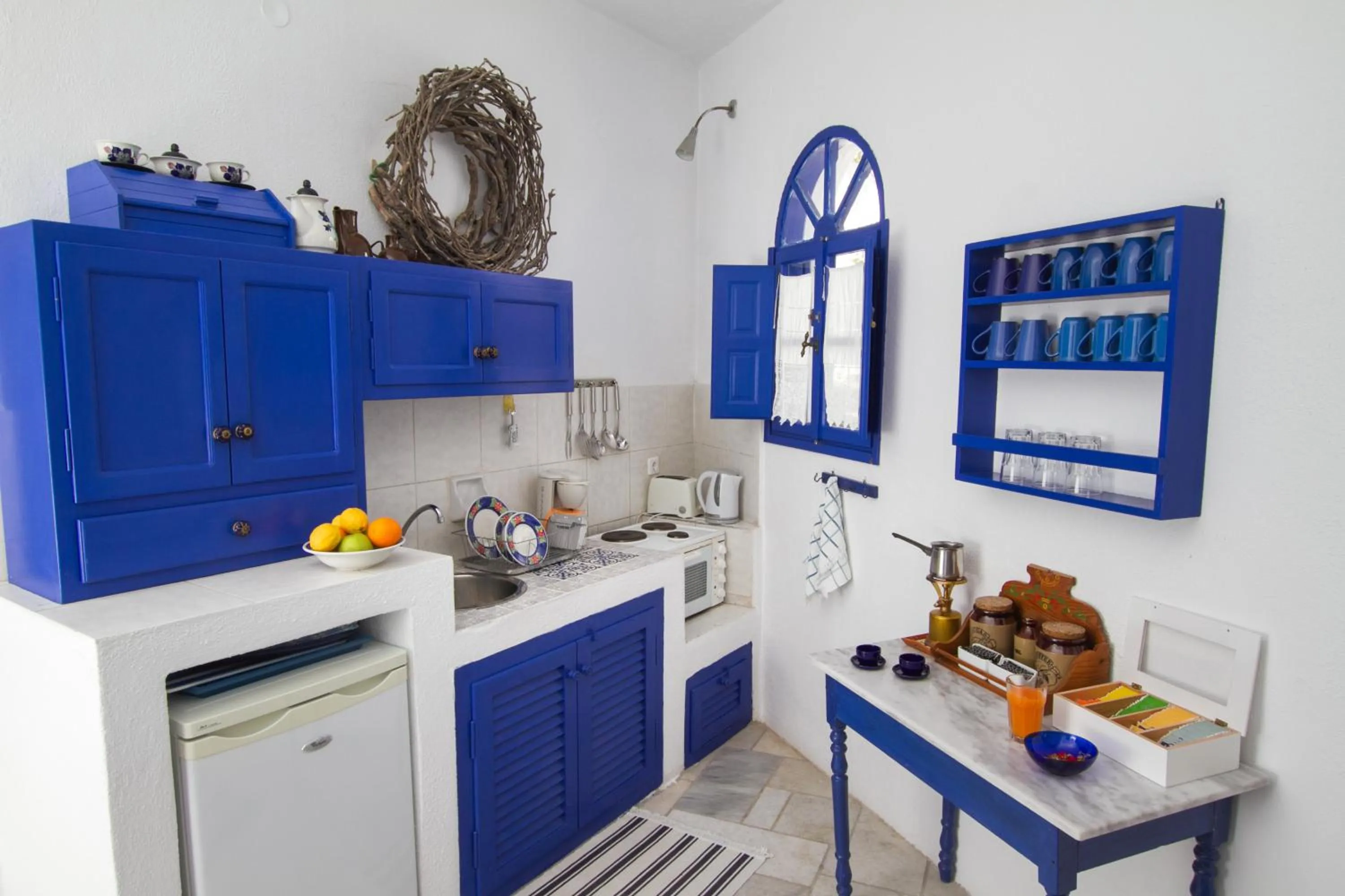 Kitchen or kitchenette in Ifestio Villas Oia