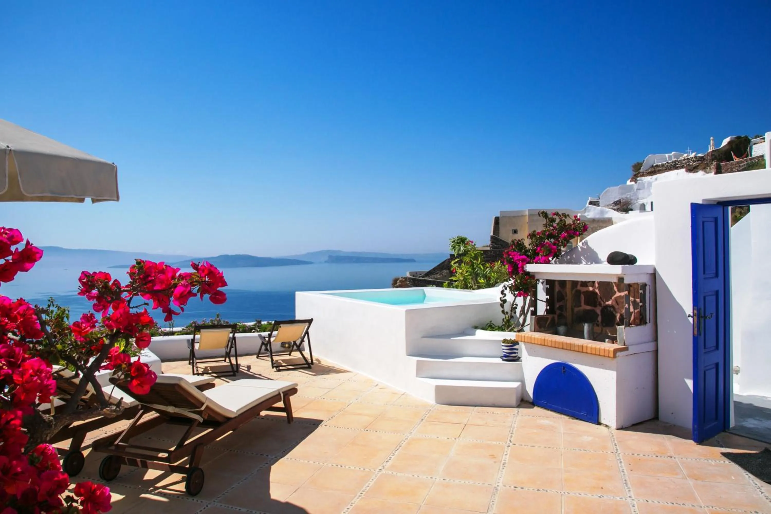Patio in Ifestio Villas Oia