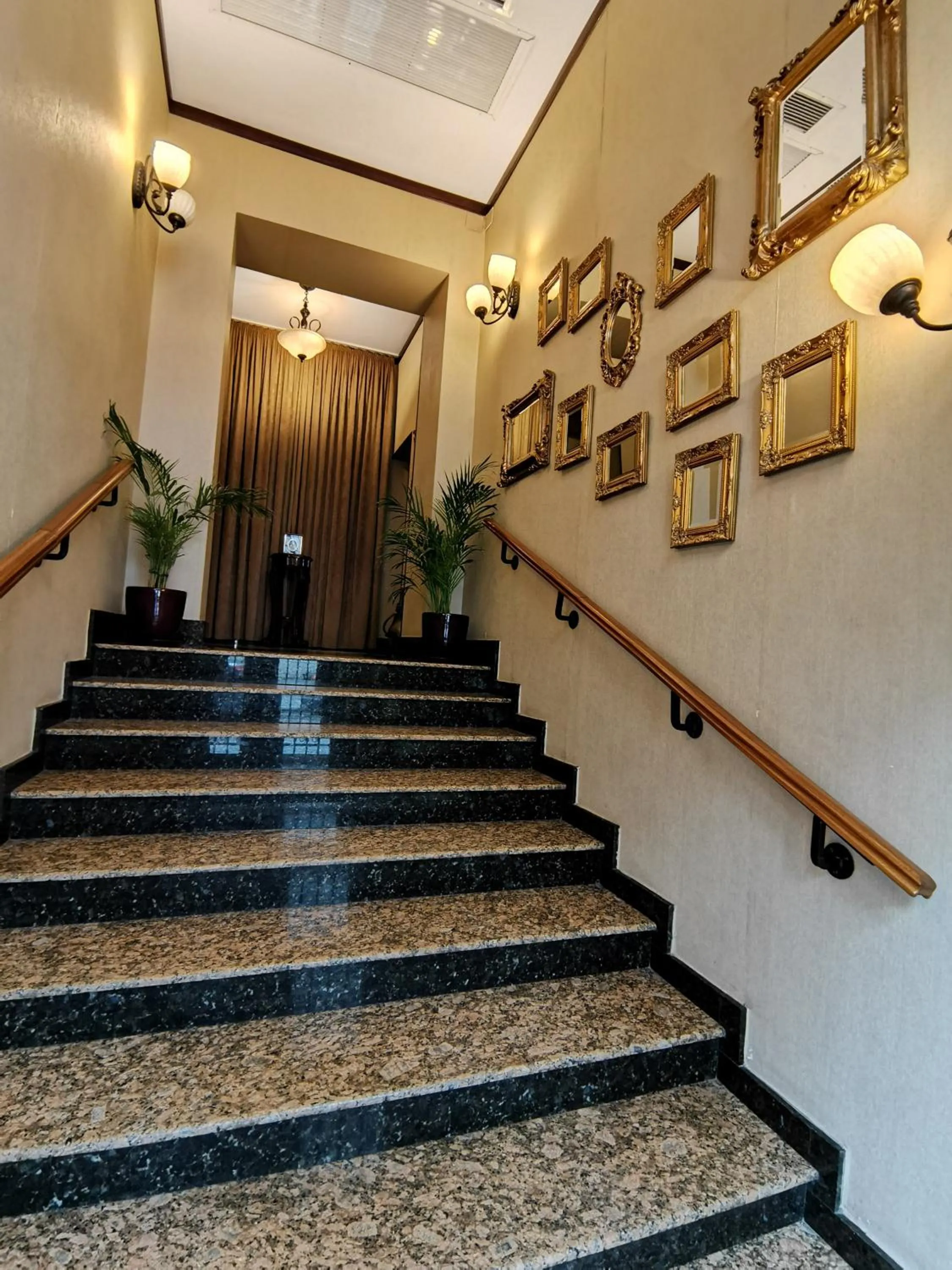 Facade/entrance in Hotel Carol