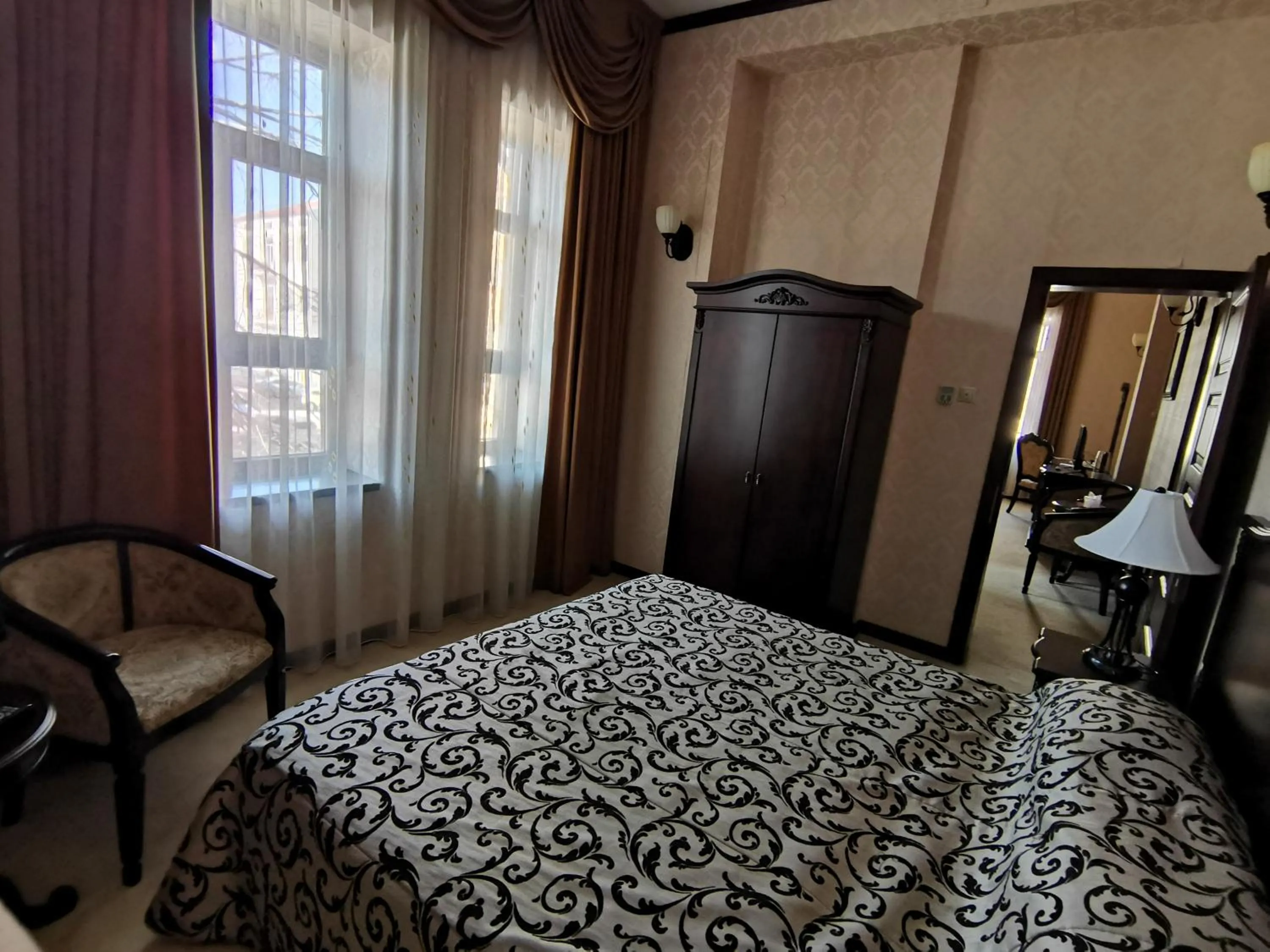 Photo of the whole room, Bed in Hotel Carol