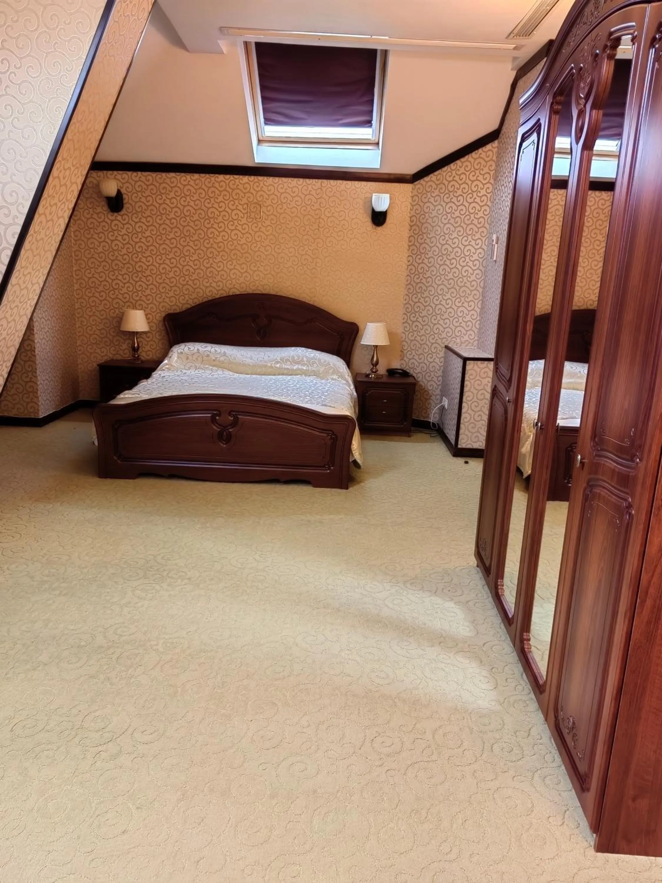 Bedroom, Bed in Hotel Carol