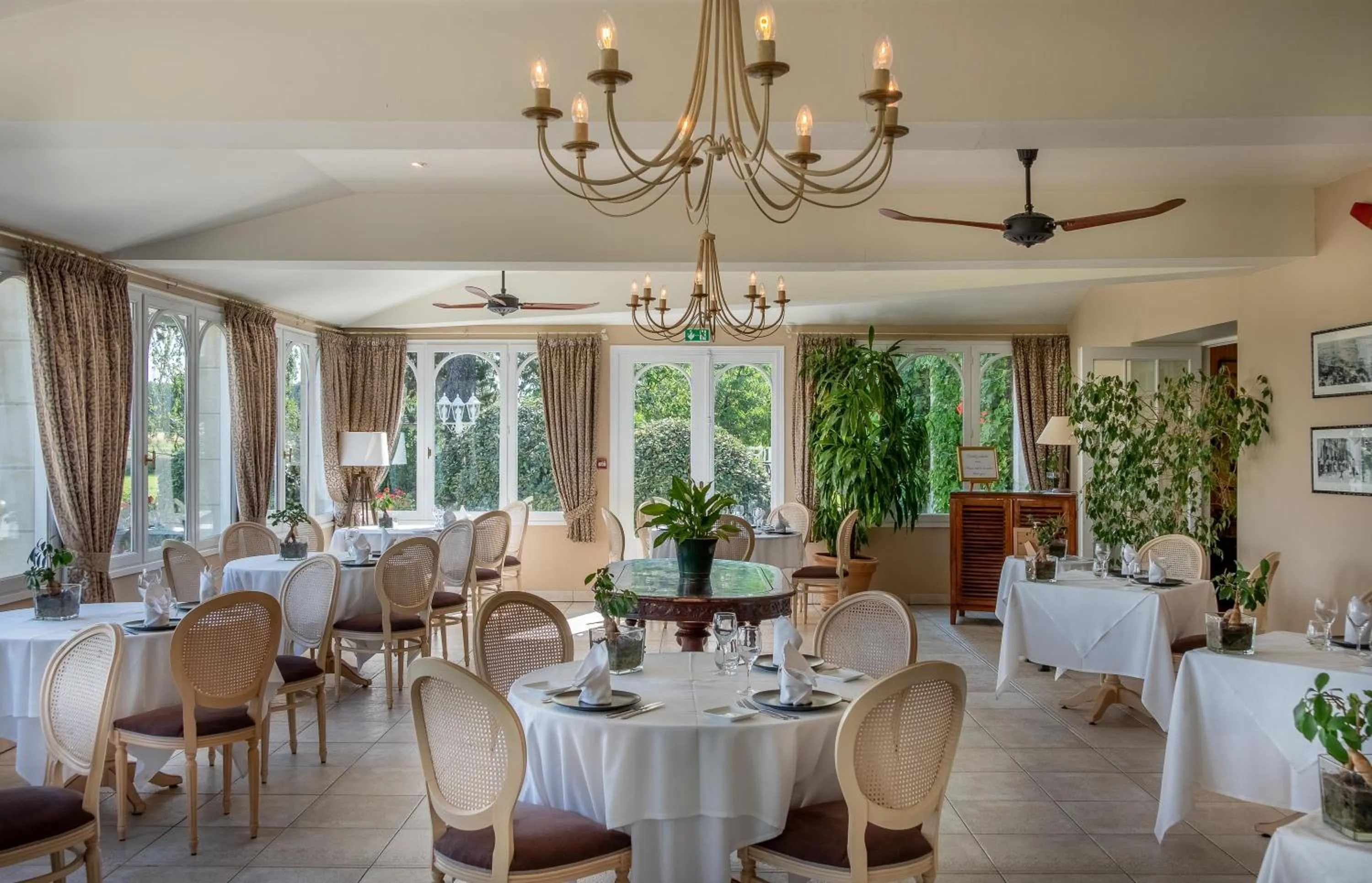 Restaurant/places to eat in Logis Le Fleuray