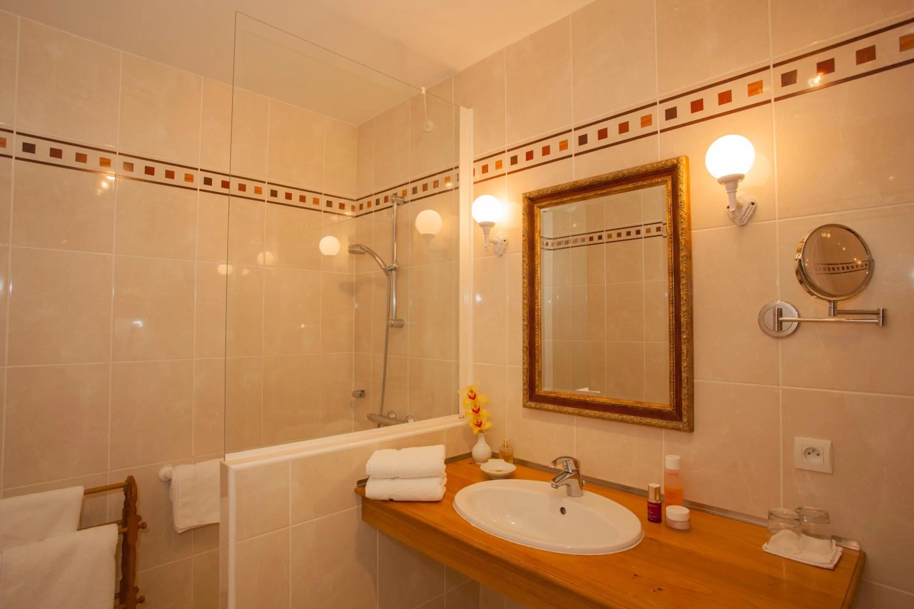 Bathroom in Logis Le Fleuray