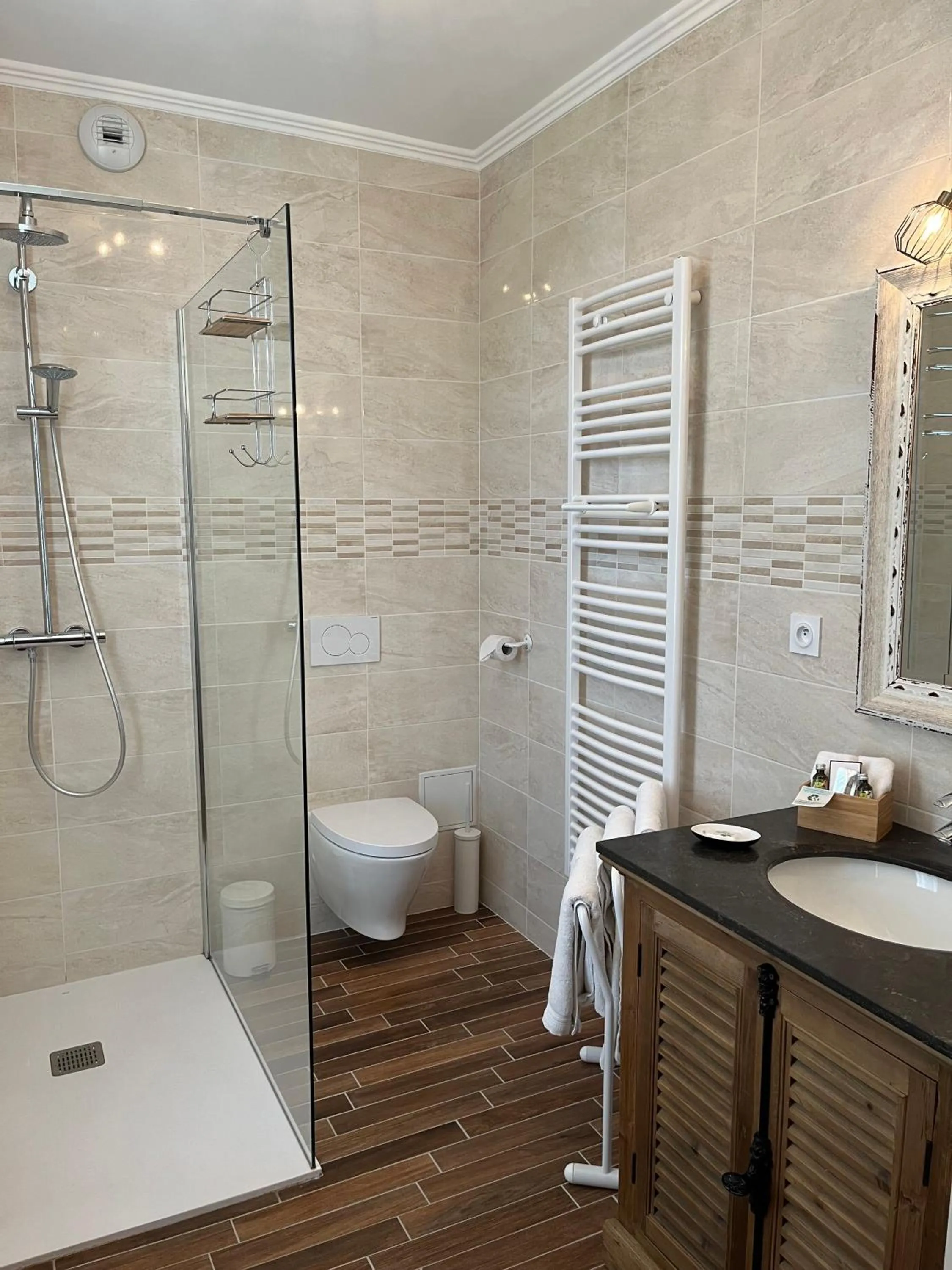 Bathroom in Logis Le Fleuray