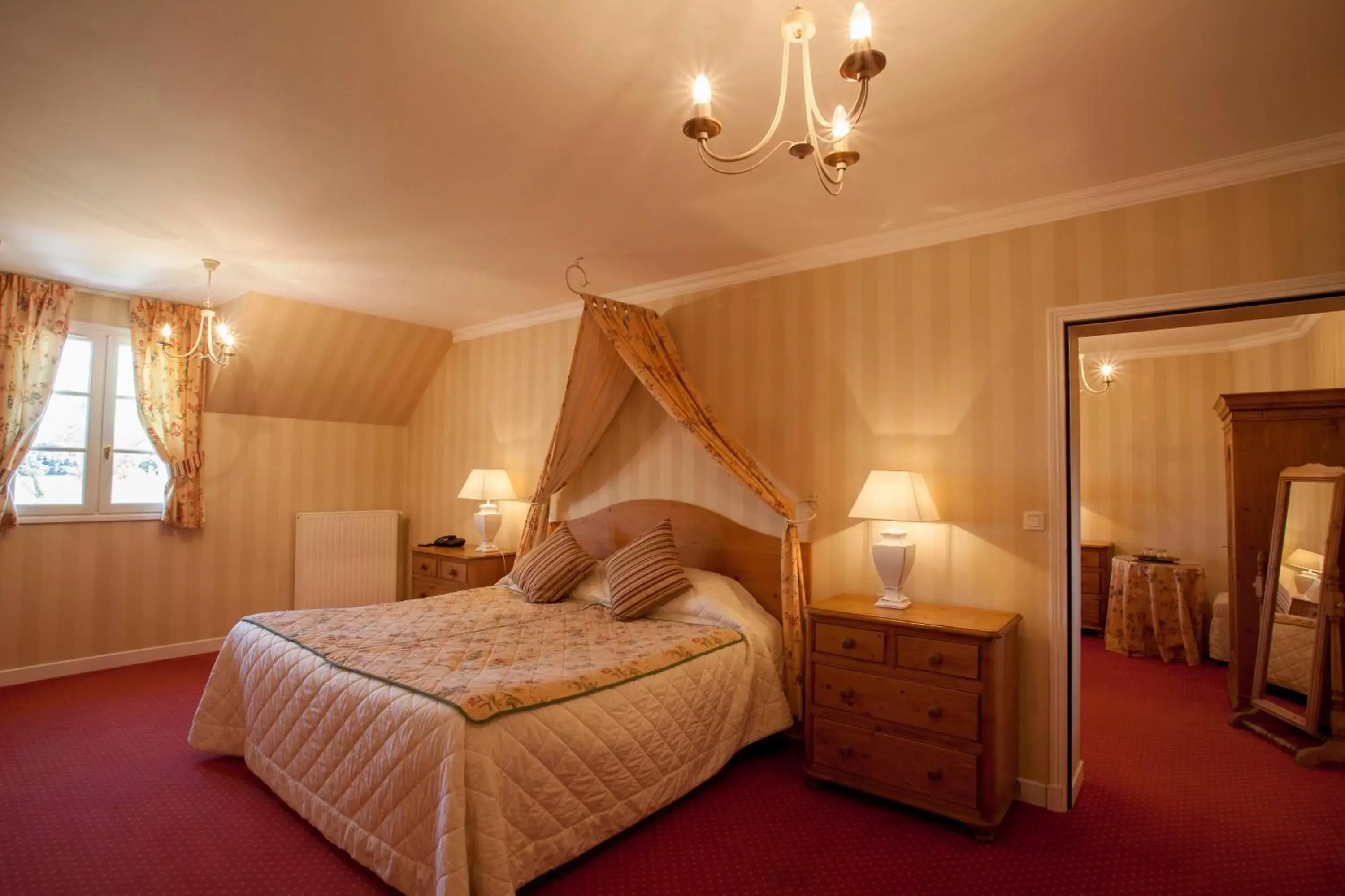 Family Suite in Logis Le Fleuray Family Suite in Logis Le Fleuray