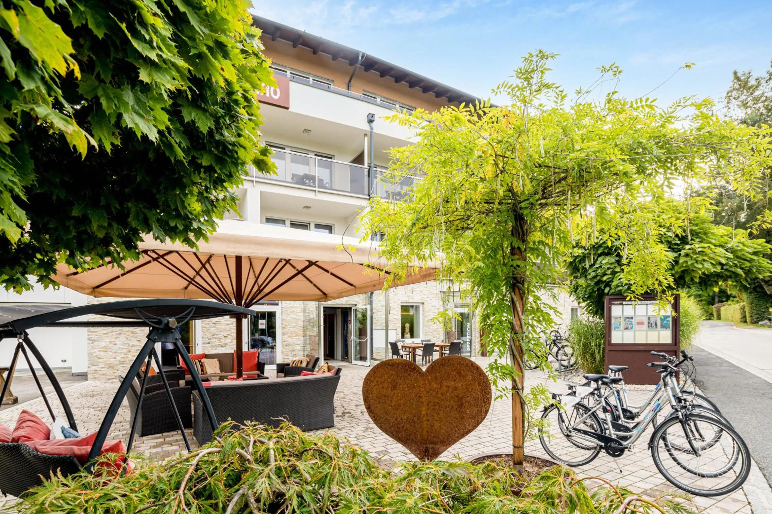 Facade/entrance in Seehotel Das JO