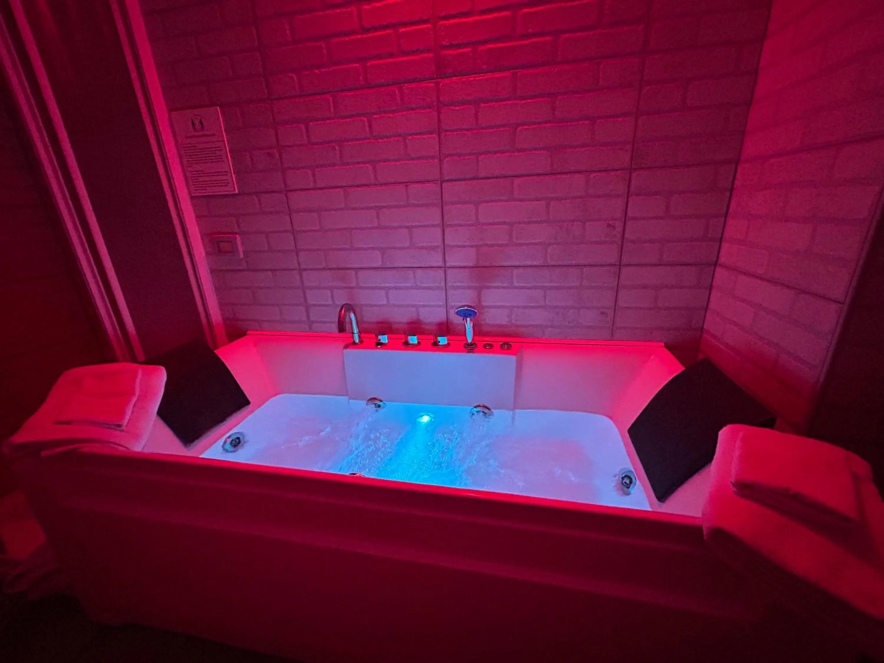 People in Guest House Il Faraone